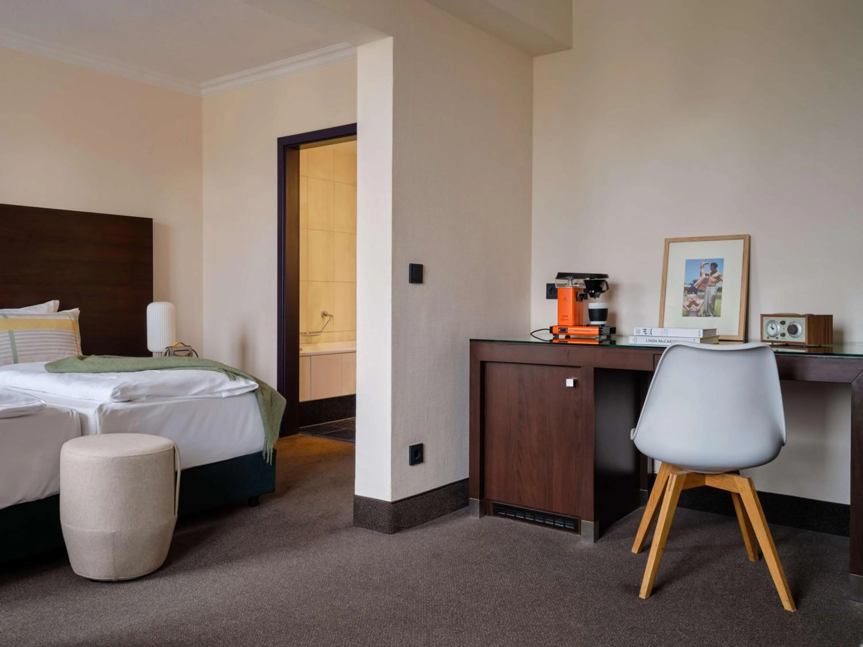 Living room, Bed in Flemings Hotel München-Schwabing