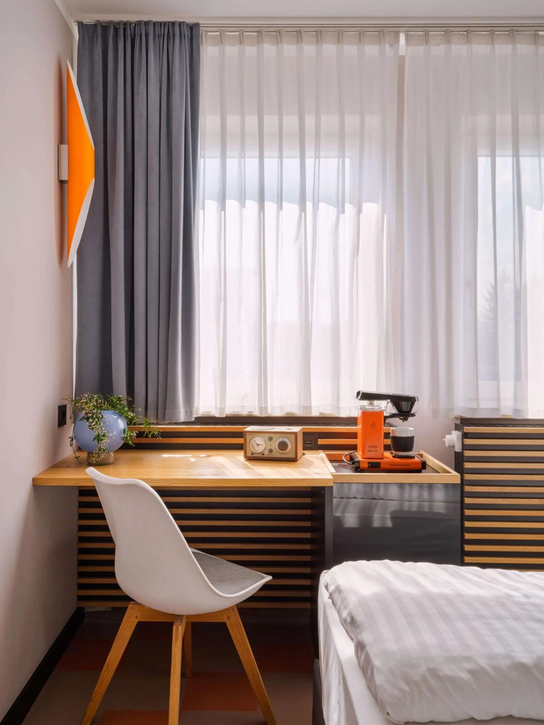 Coffee/tea facilities, Bed in Flemings Hotel München-Schwabing