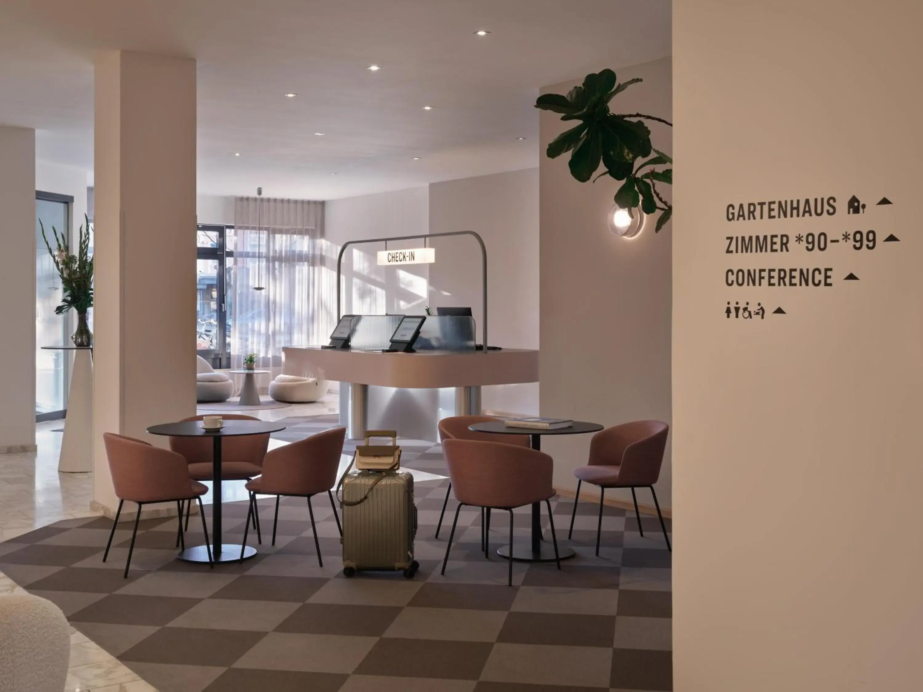 Lobby or reception in Flemings Hotel München-Schwabing Lobby or reception in Flemings Hotel München-Schwabing