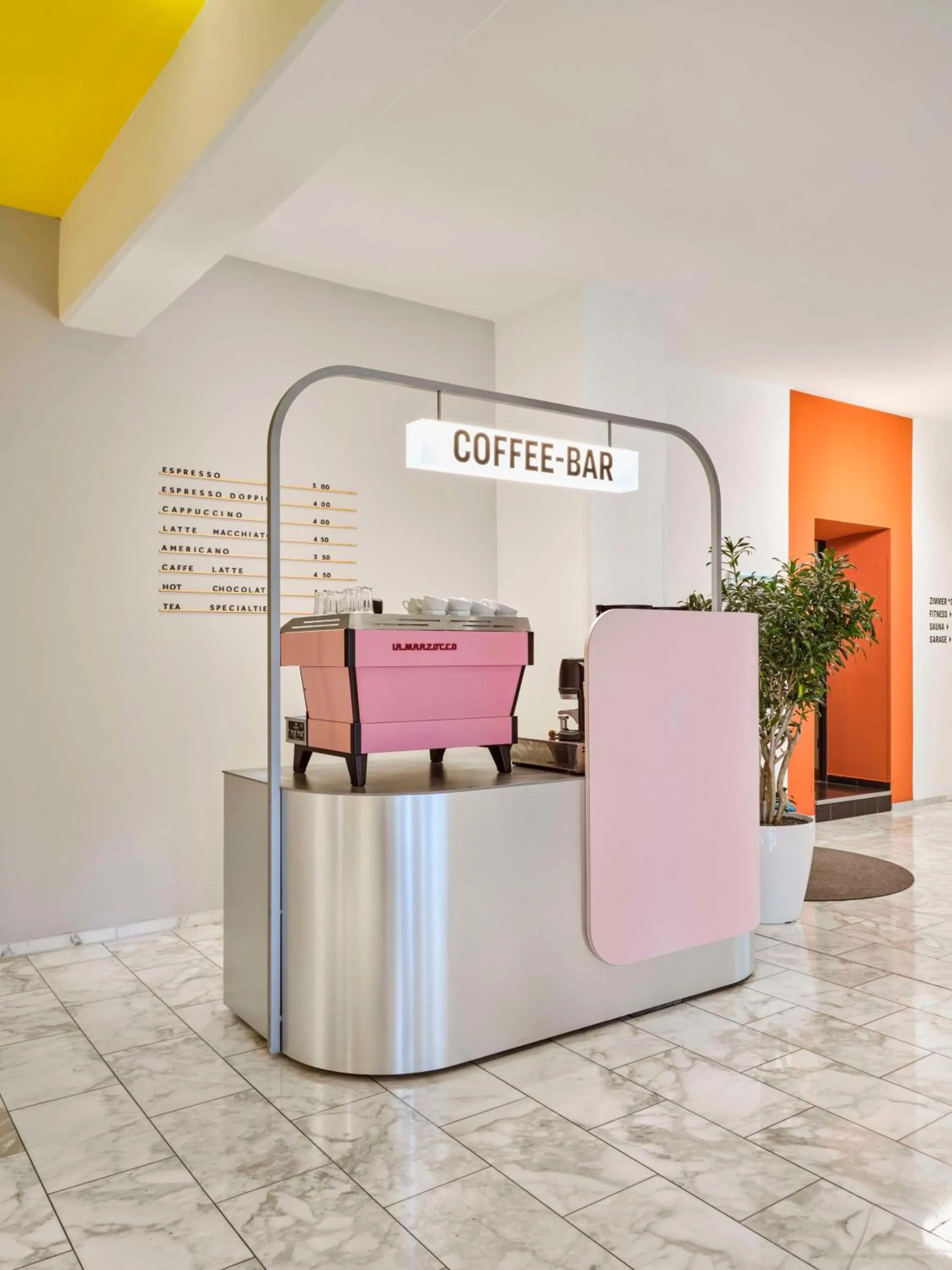 Lounge or bar in Flemings Hotel München-Schwabing