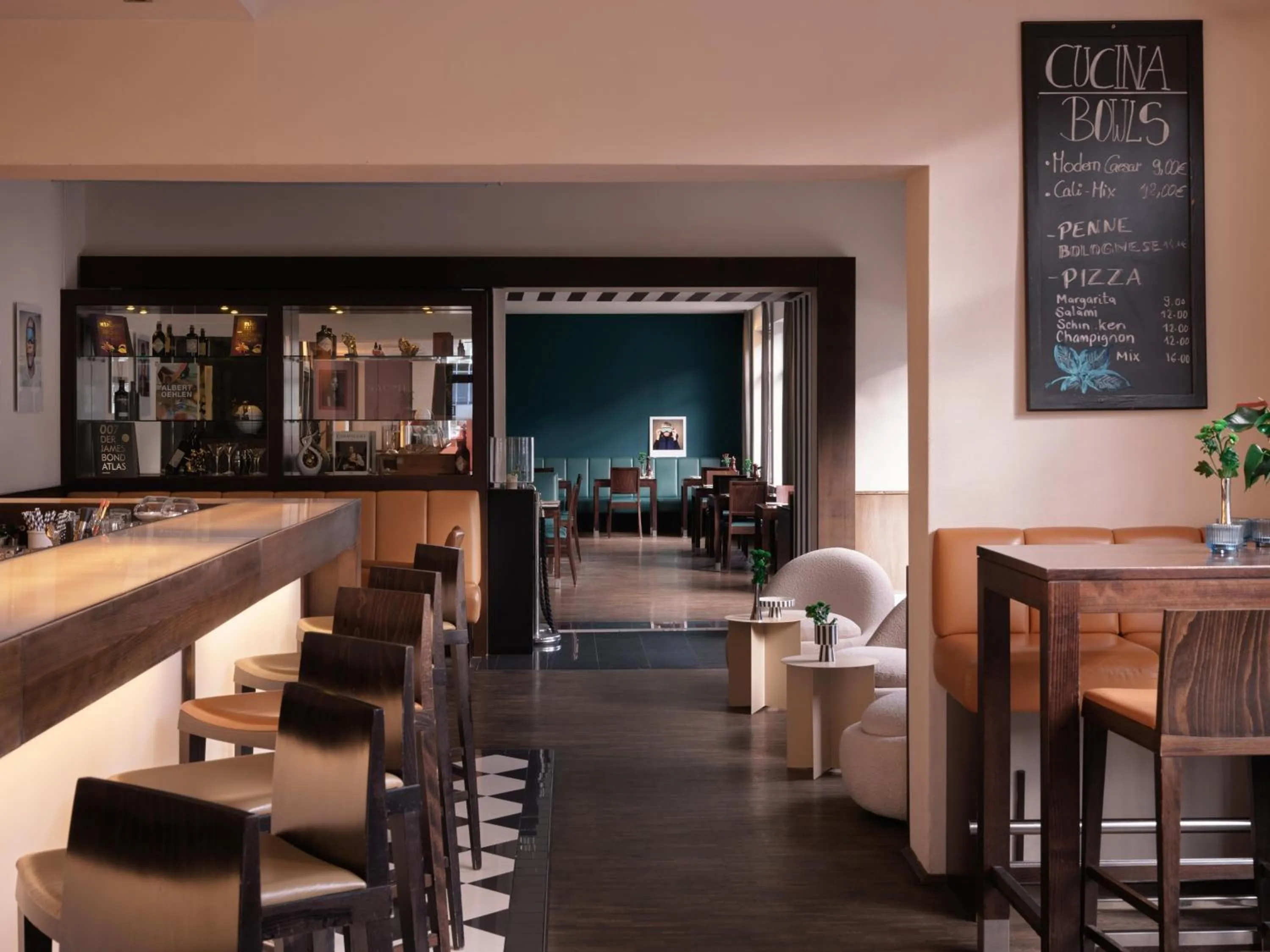 Lounge or bar in Flemings Hotel München-Schwabing