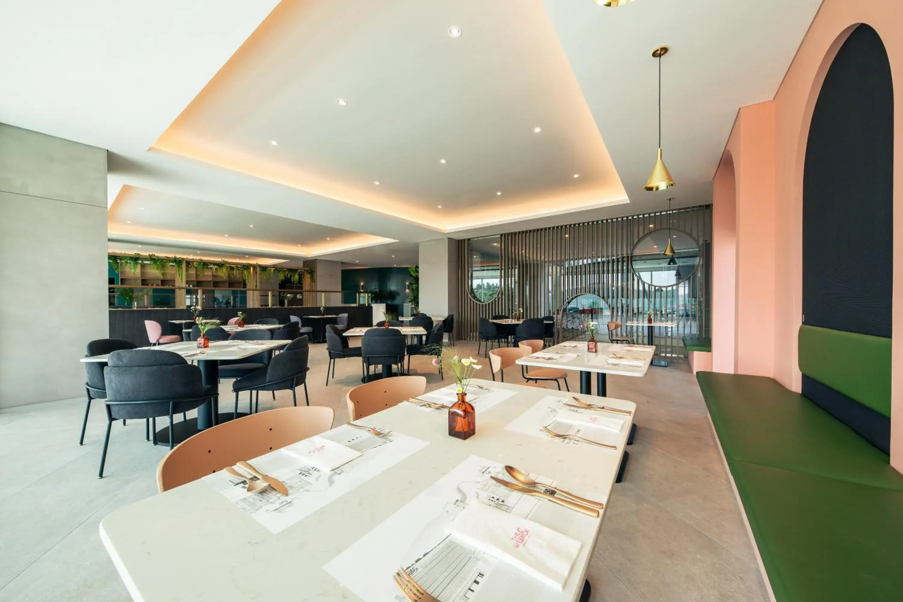 Restaurant/places to eat in The Week & Resort Restaurant/places to eat in The Week & Resort