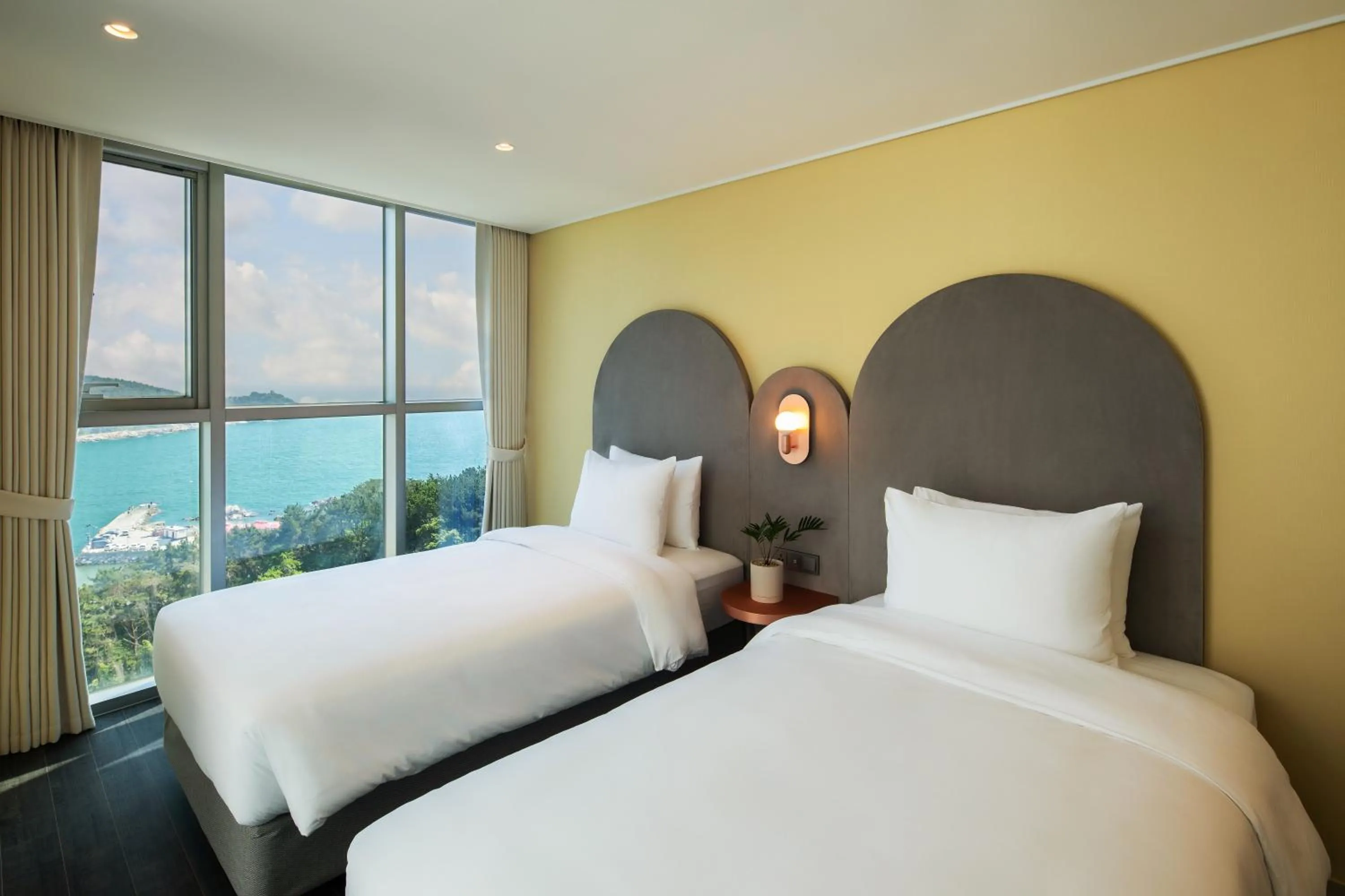 Bed in The Week & Resort