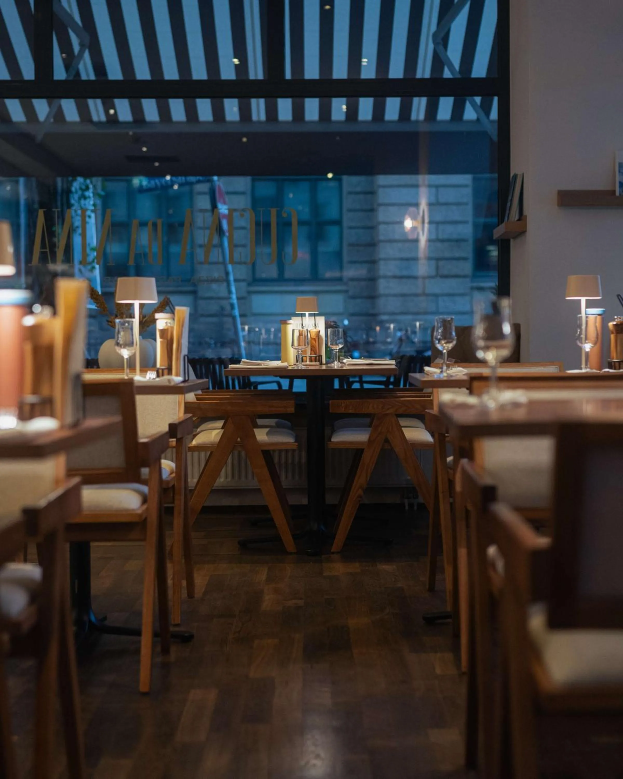 Restaurant/places to eat in Flemings Hotel München-City