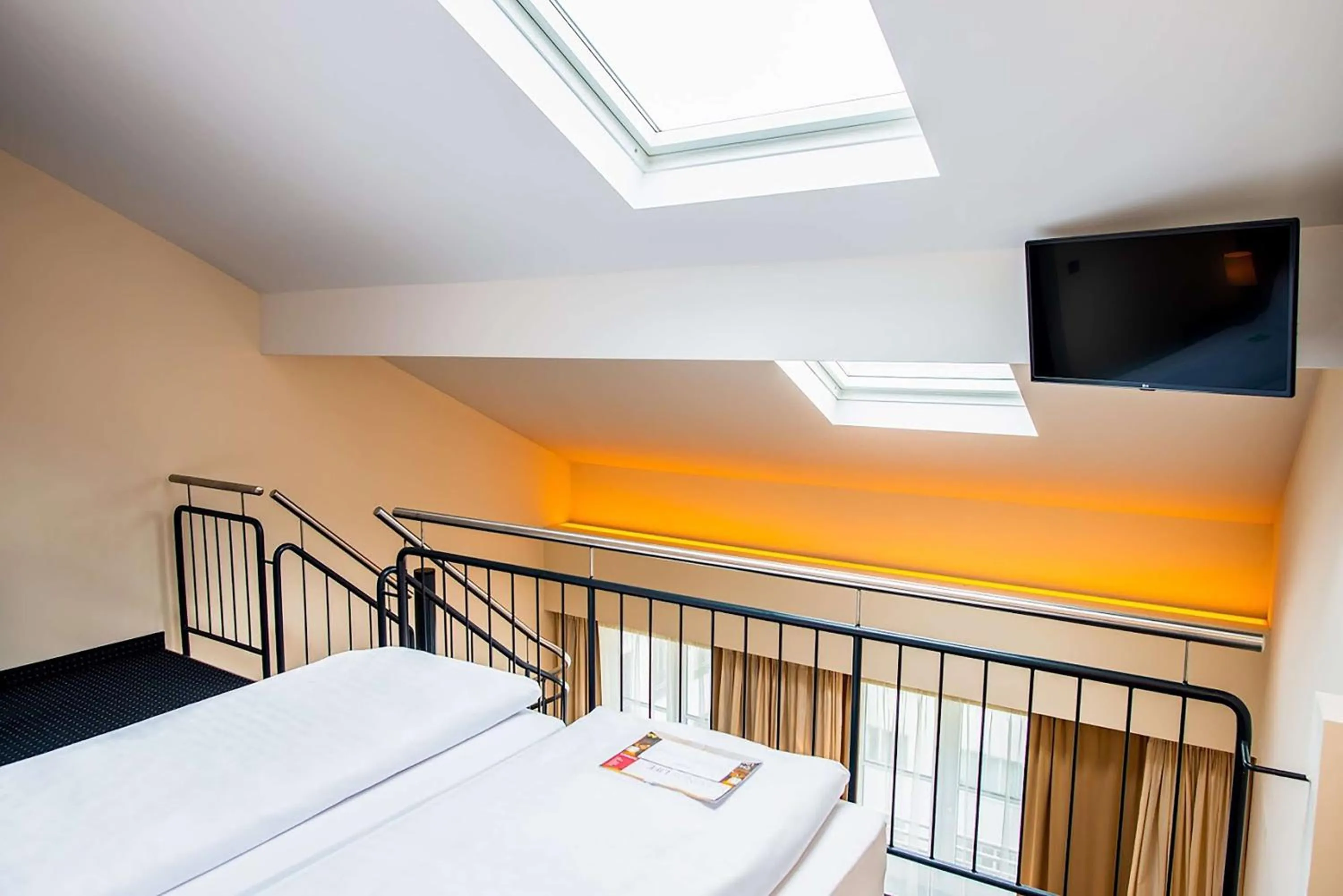 Bedroom, Bed in Flemings Hotel München-City