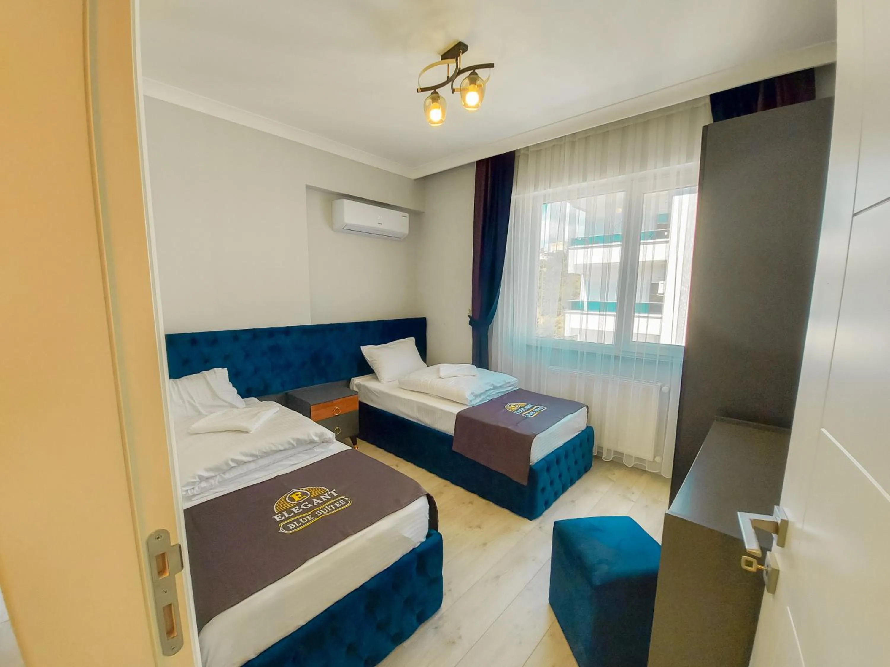 ELEGANT BLUE SUİTES