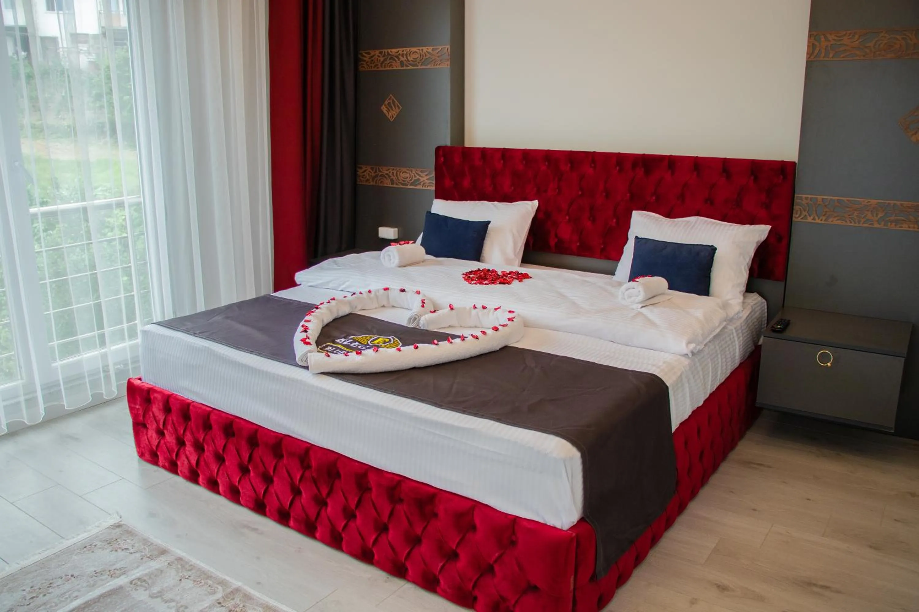 ELEGANT BLUE SUİTES