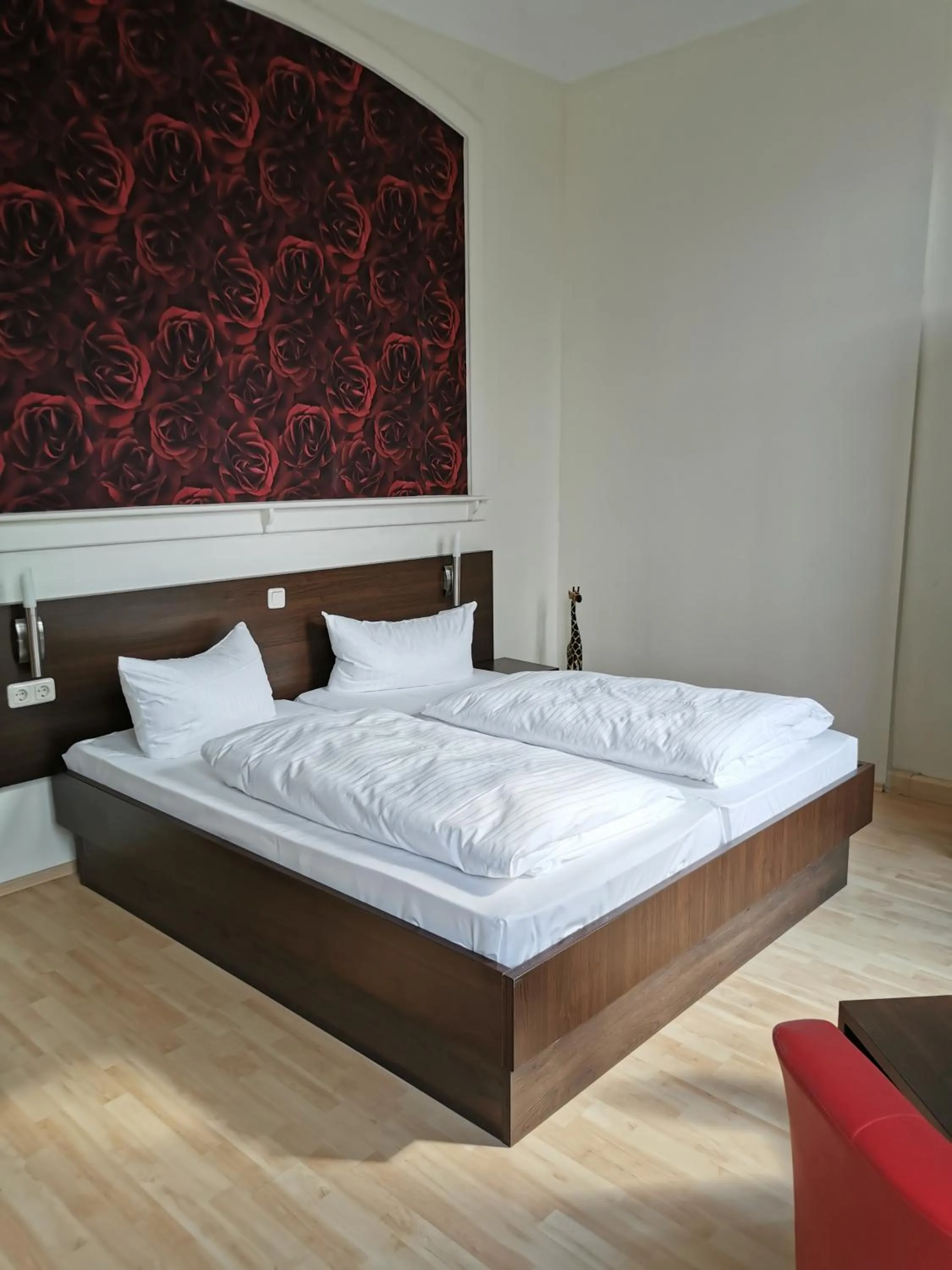 Photo of the whole room, Bed in Kulturhotel Kaiserhof