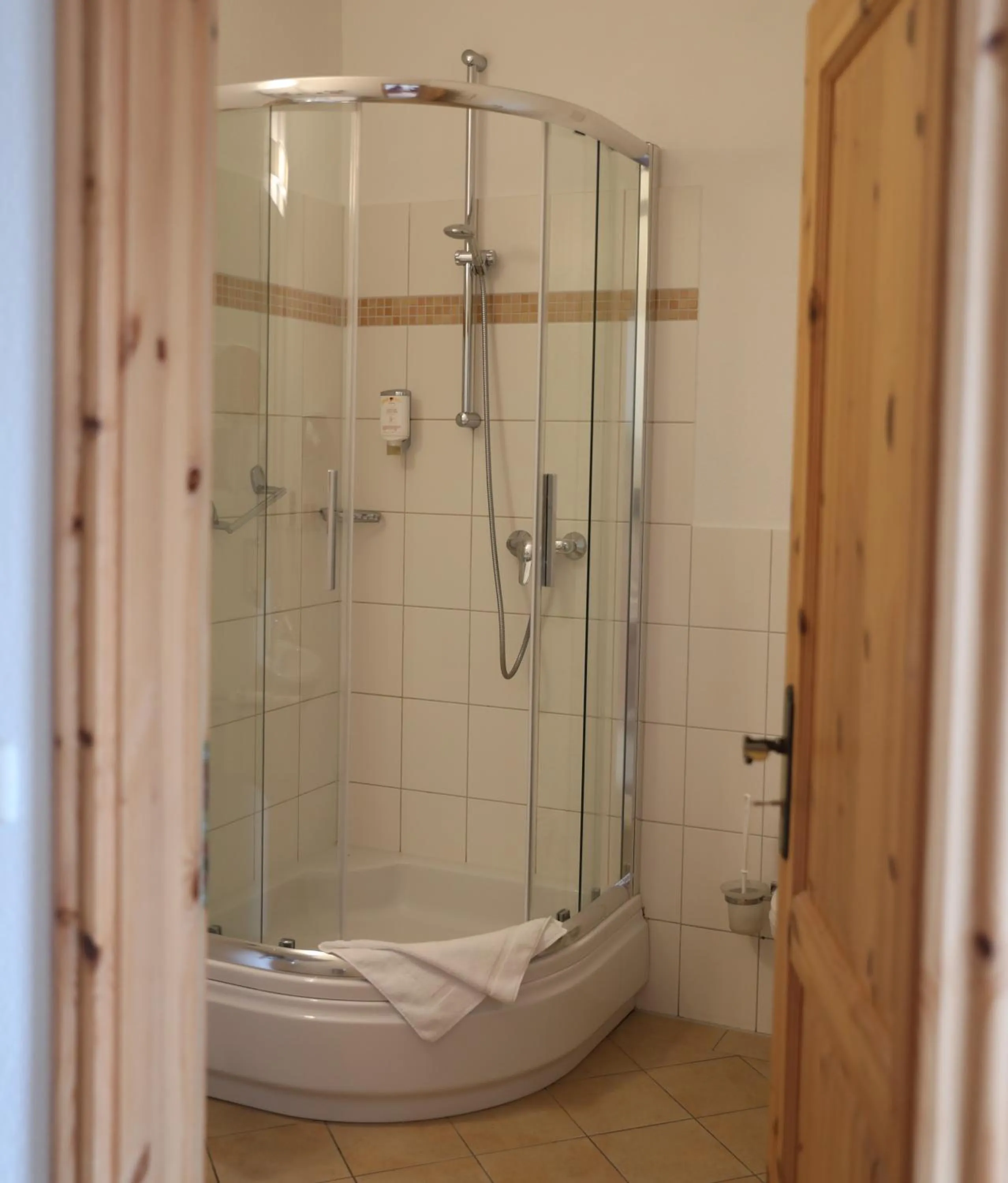 Shower in Kulturhotel Kaiserhof