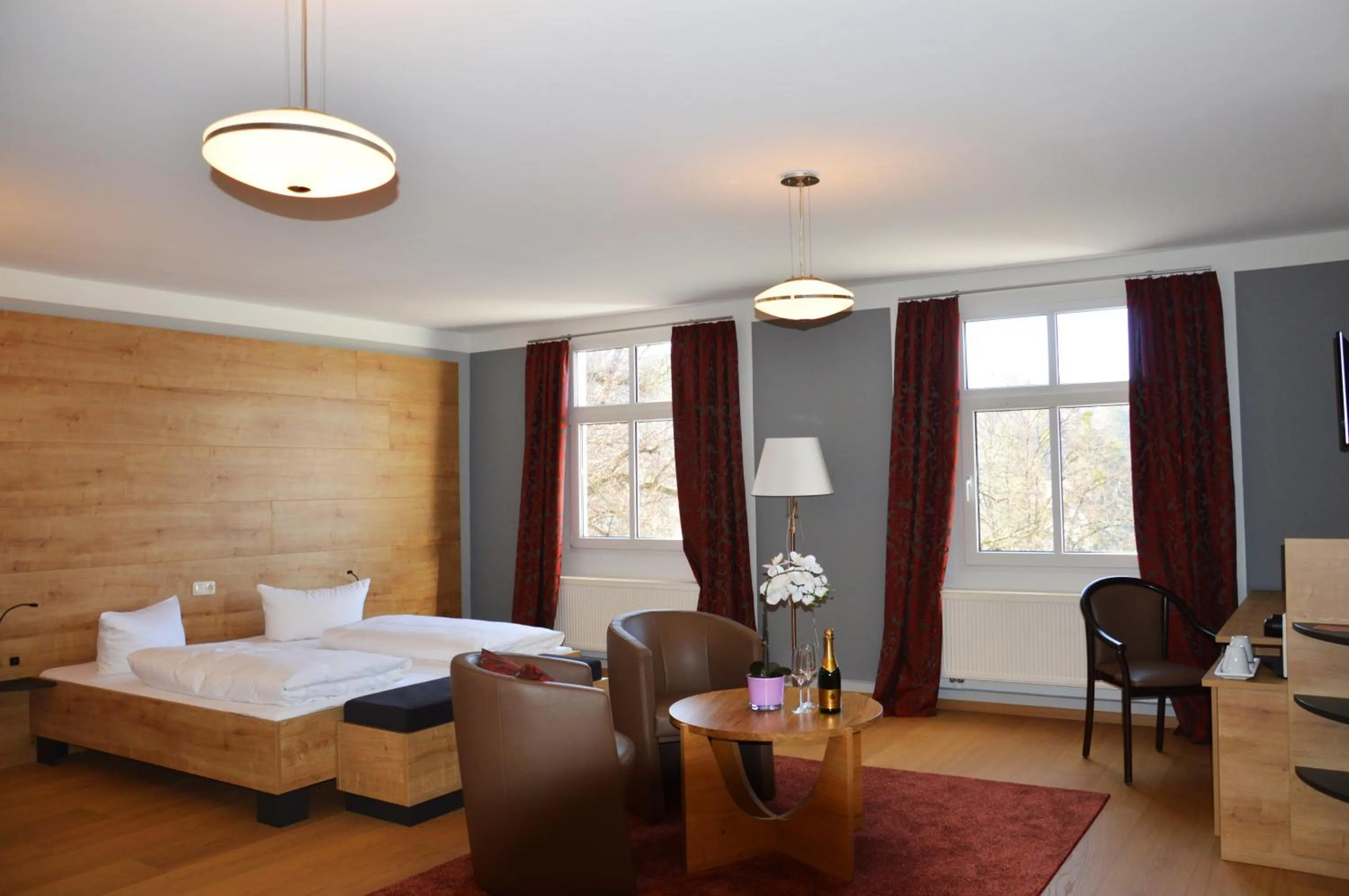 Photo of the whole room, Bed in Kulturhotel Kaiserhof