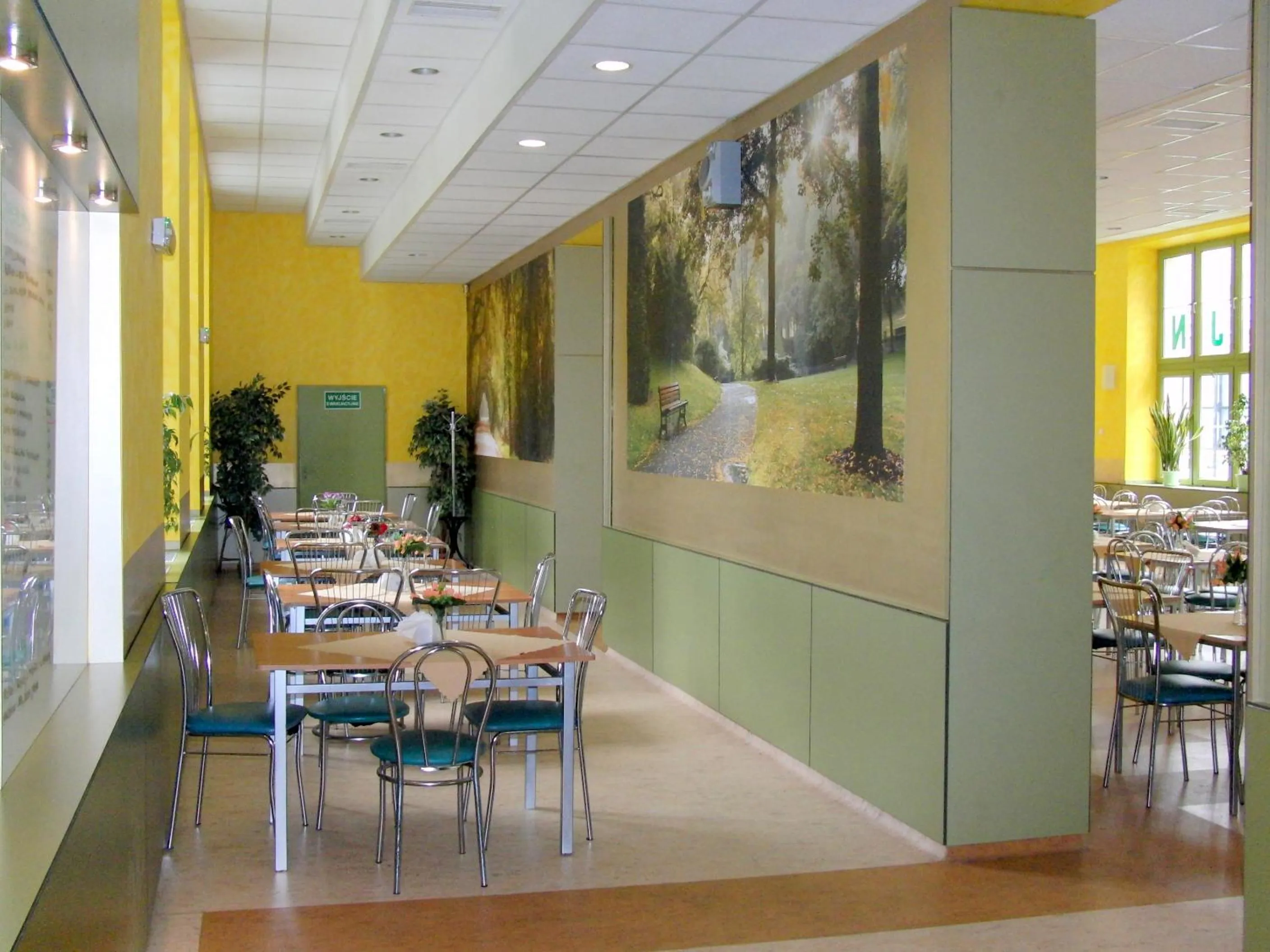 Restaurant/places to eat in Nawojka Hotele Studenckie