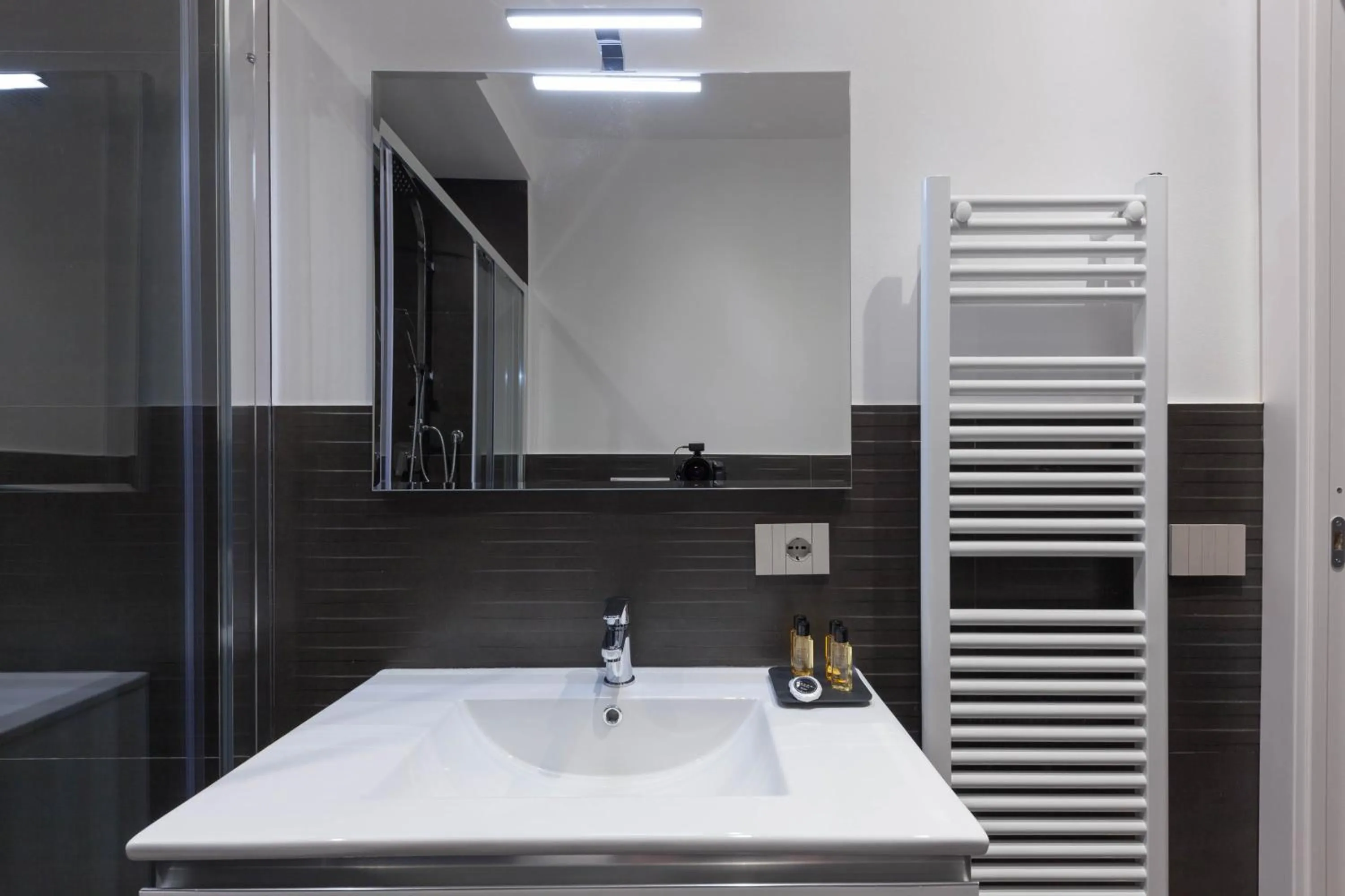 Bathroom in Teseo Rooms & Relax