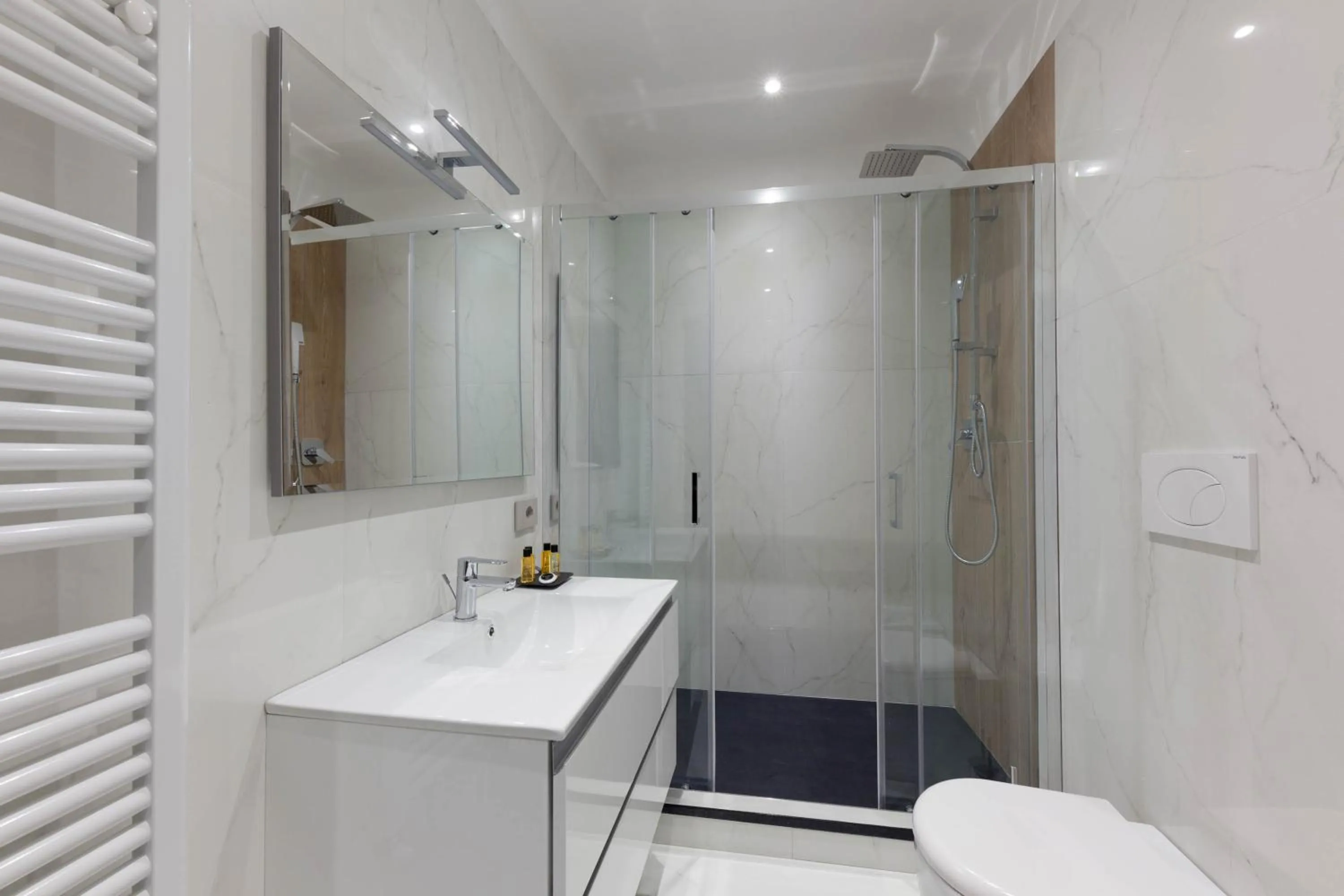 Shower in Teseo Rooms & Relax