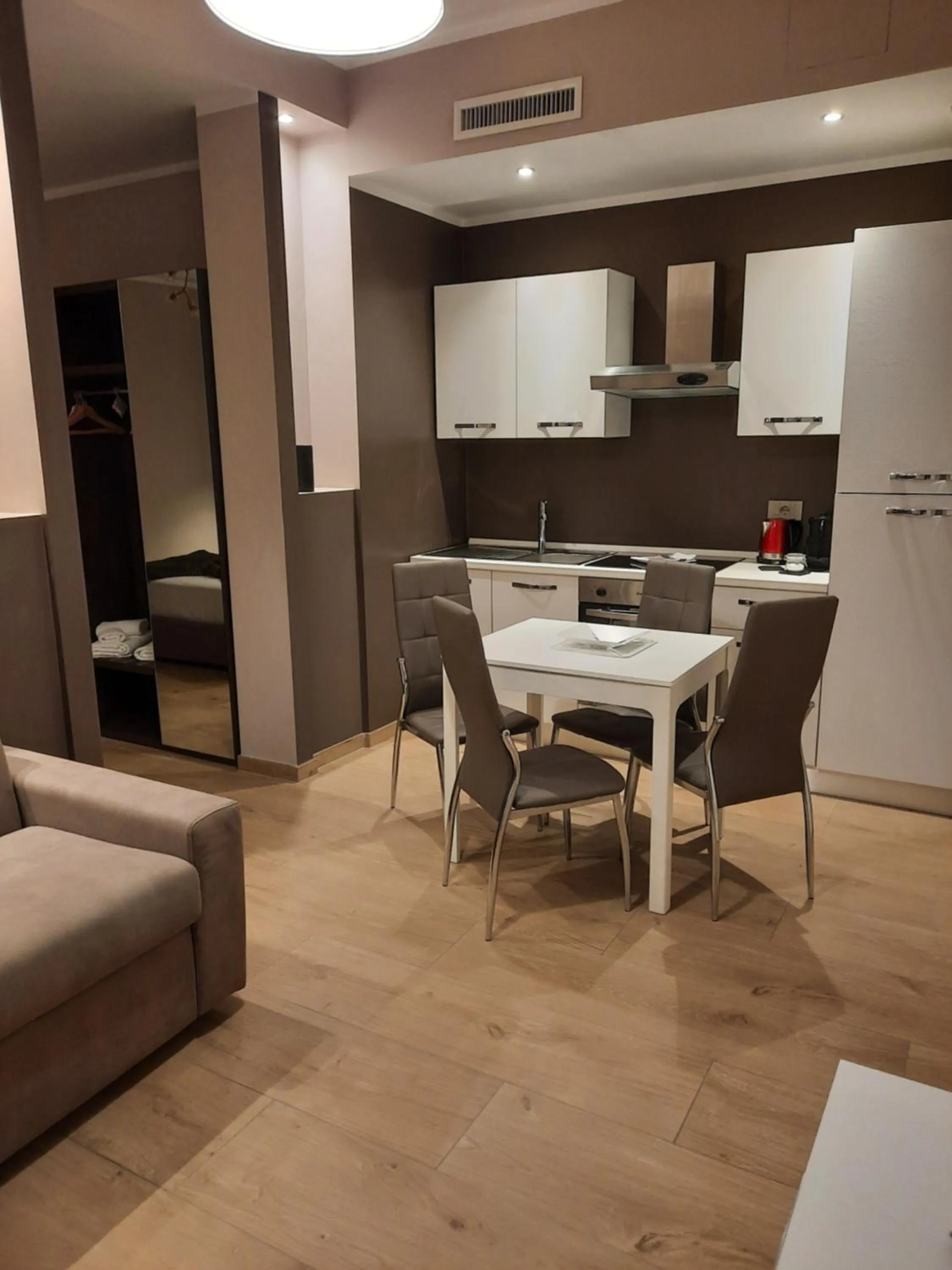 Dining area in Teseo Rooms & Relax