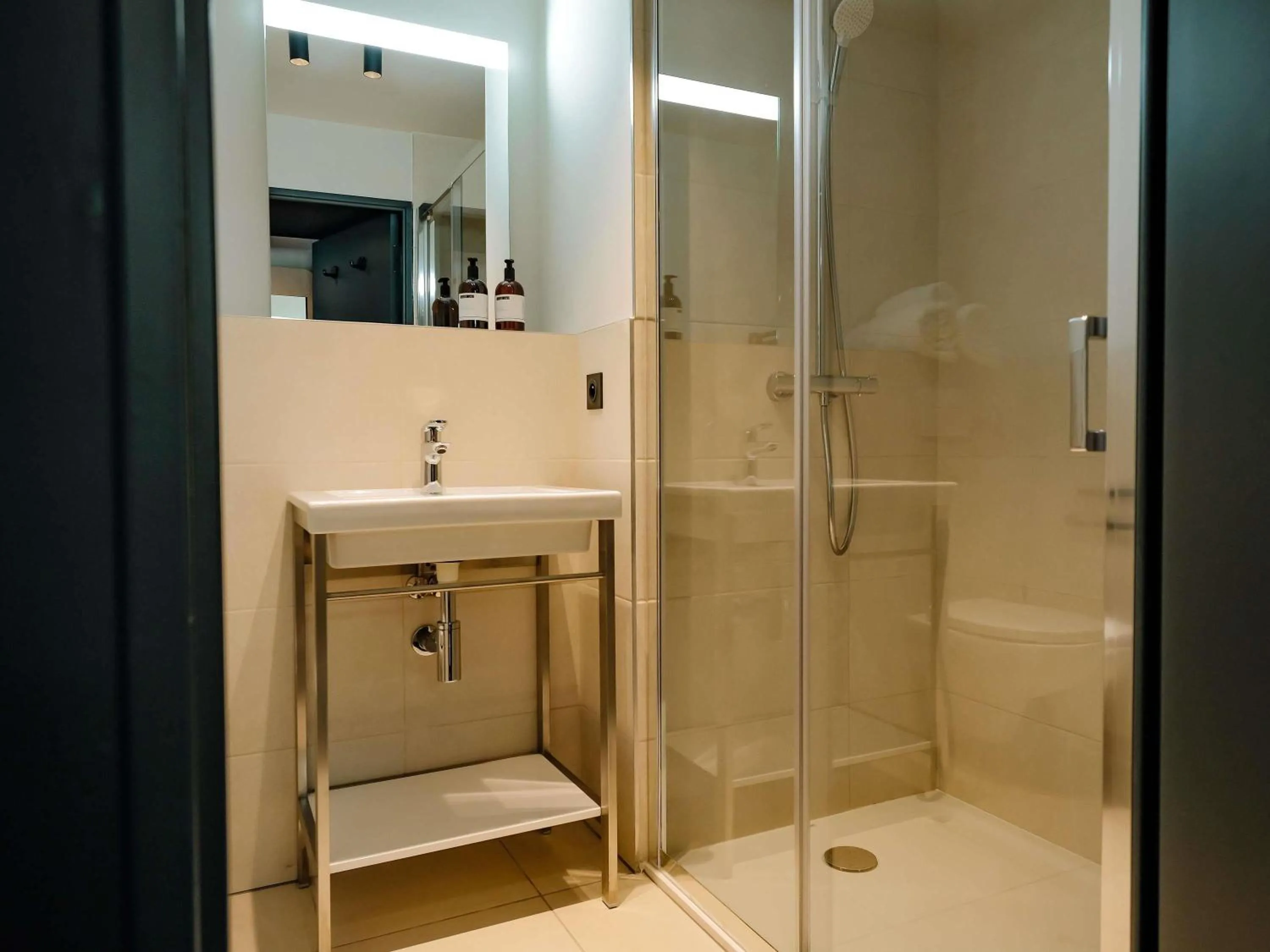 Bedroom in ibis Styles Bordeaux Lac Bruges