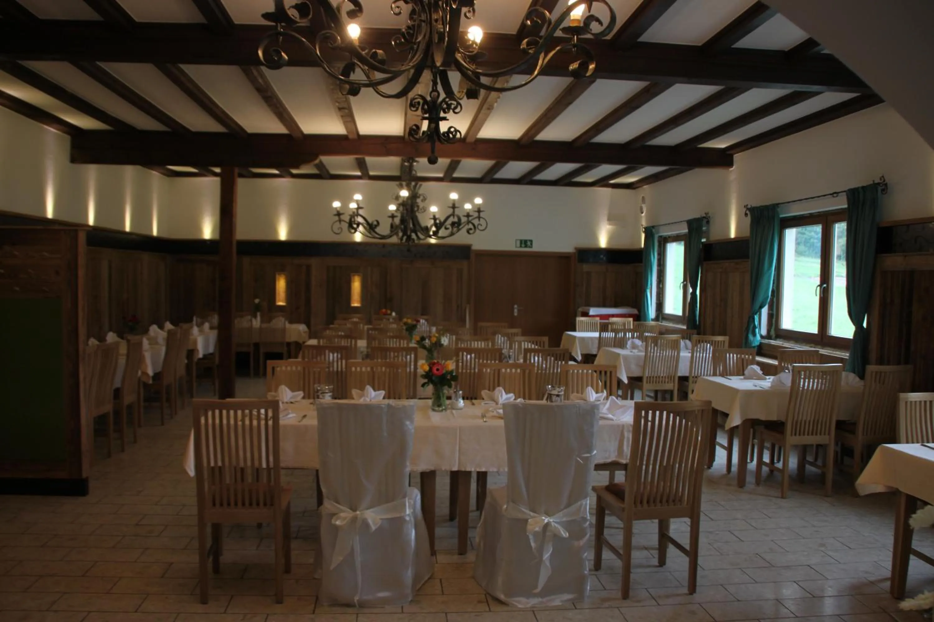 Restaurant/places to eat in Gasthof Hotel zur Post