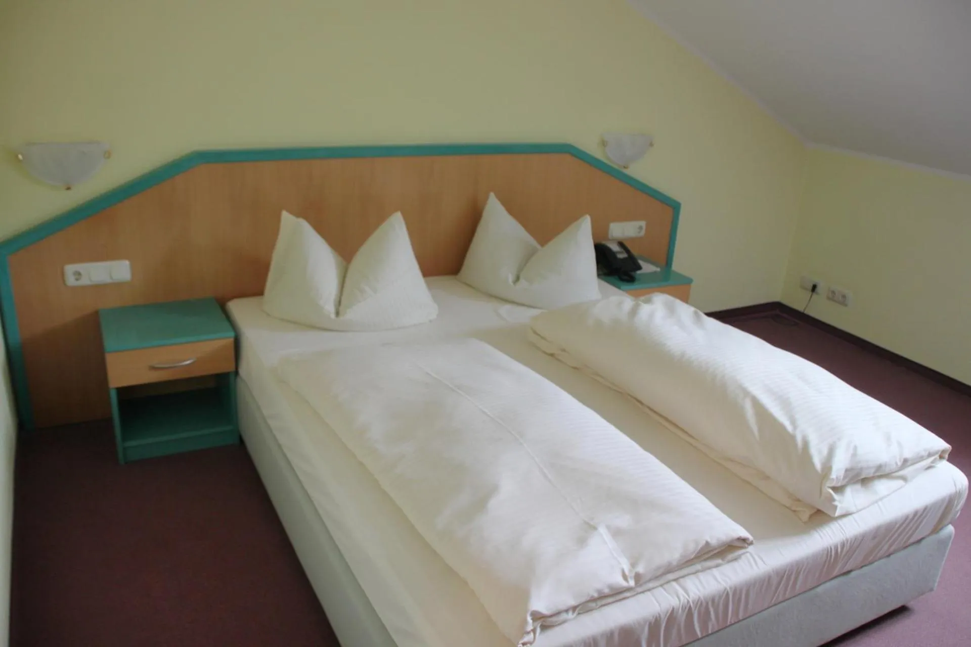 Bed in Gasthof Hotel zur Post