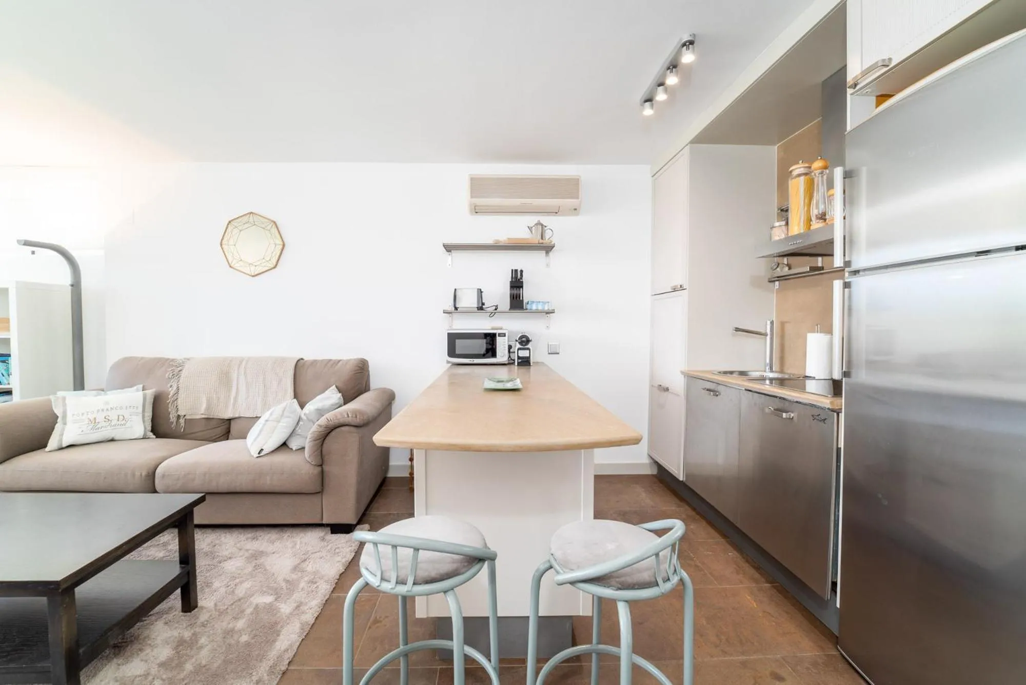 Kitchen or kitchenette in Azahara I, 25A small cozy apartment with great views located in the popular area of Nueva Andalucia