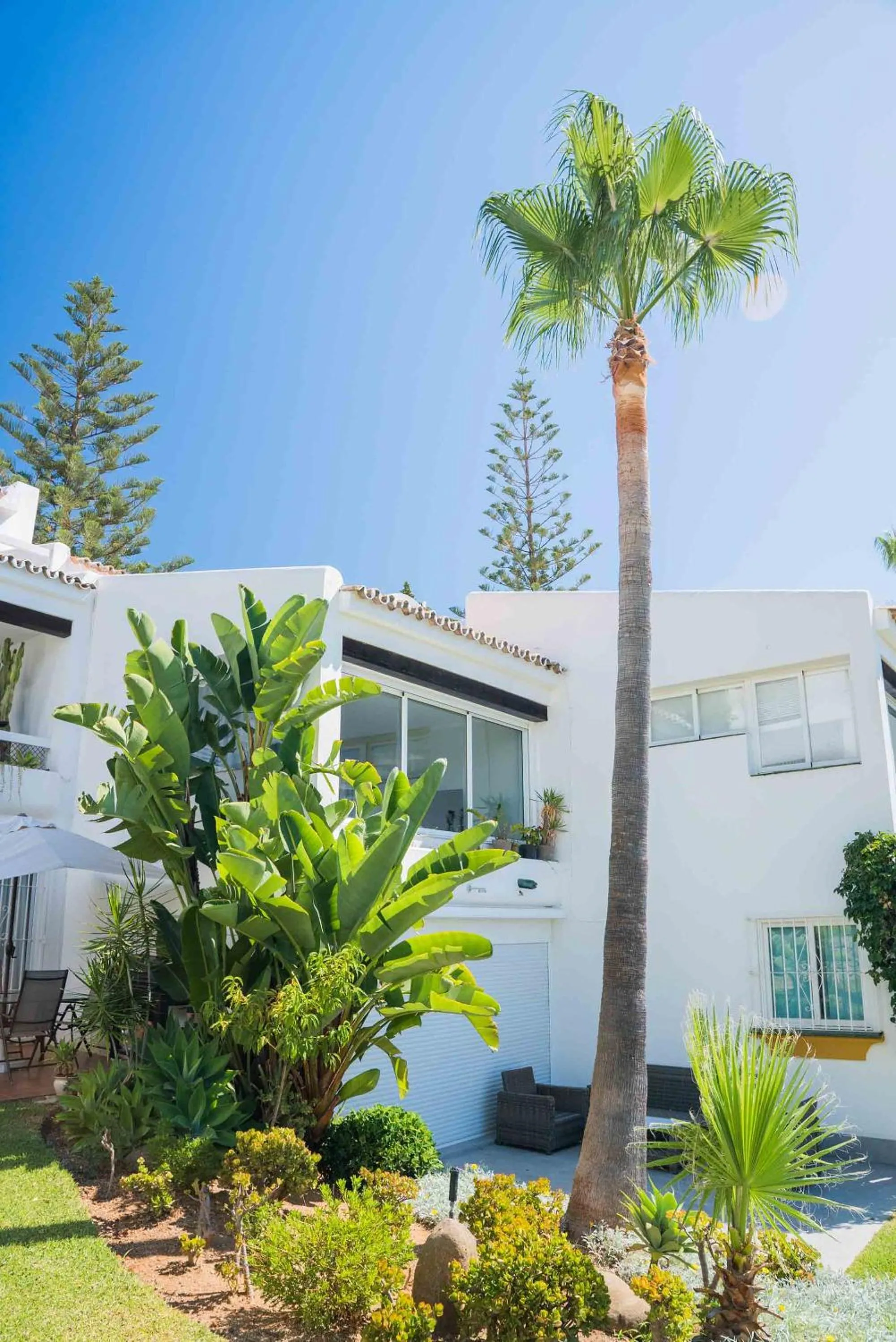 Property building in Azahara I, 25A small cozy apartment with great views located in the popular area of Nueva Andalucia