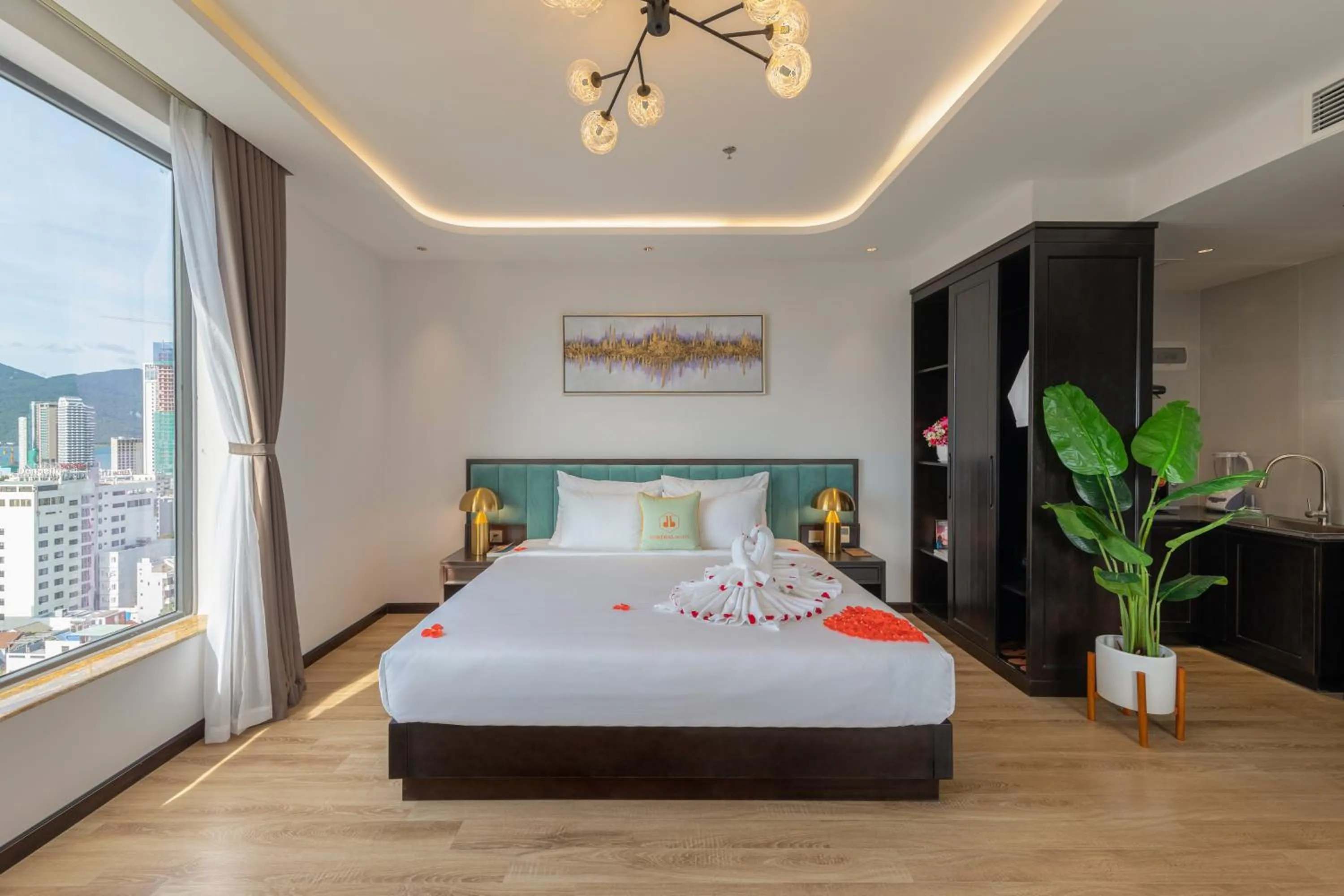 Bed in Cordial Grand Hotel Da Nang Beach - Infinity Rooftop Pool