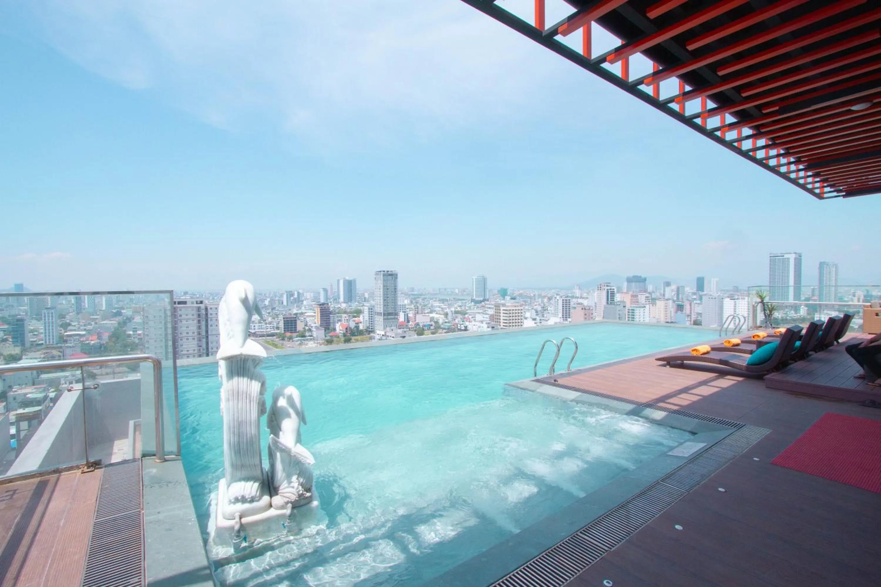 Day in Cordial Grand Hotel Da Nang Beach - Infinity Rooftop Pool