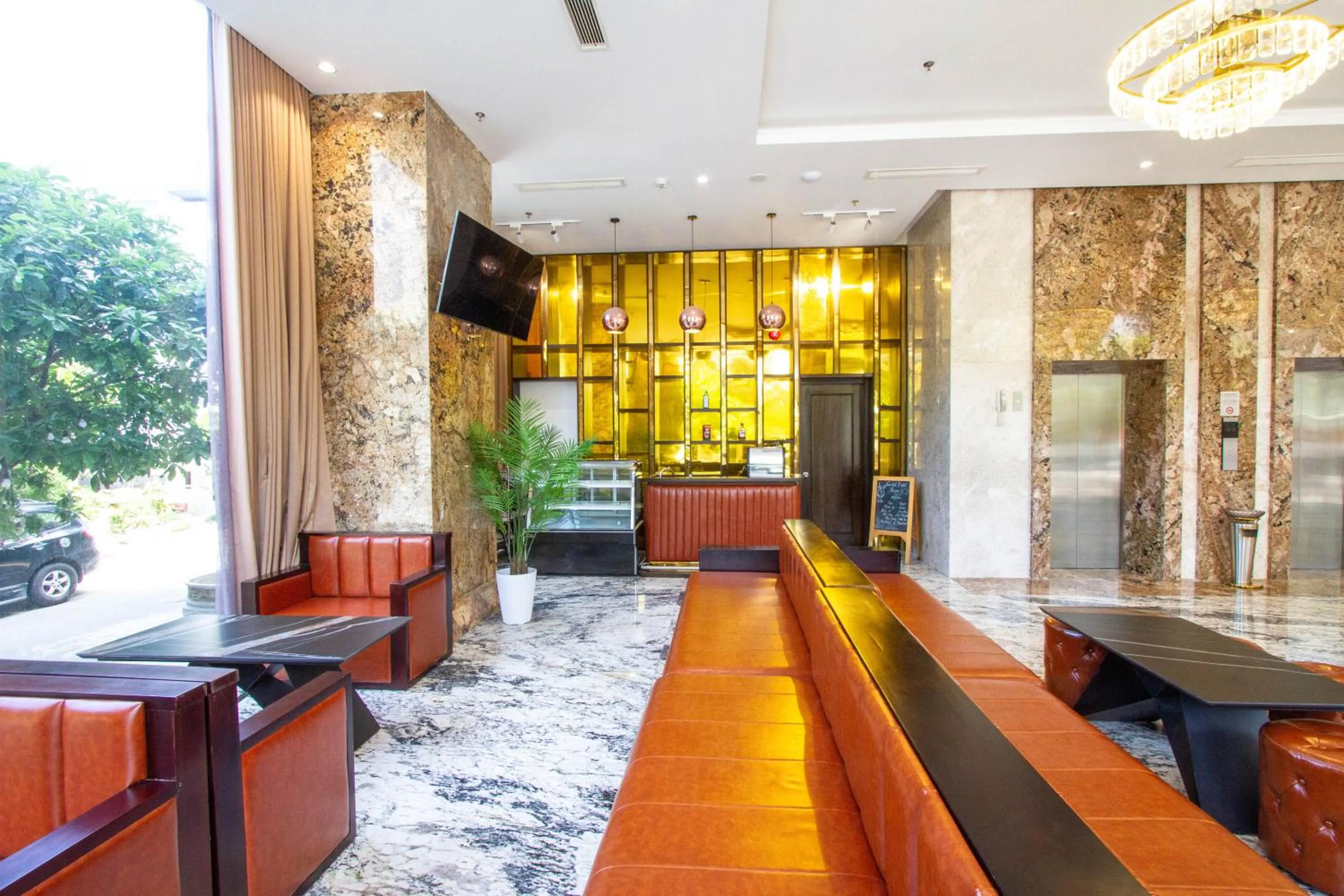 Communal lounge/ TV room in Cordial Grand Hotel Da Nang Beach - Infinity Rooftop Pool