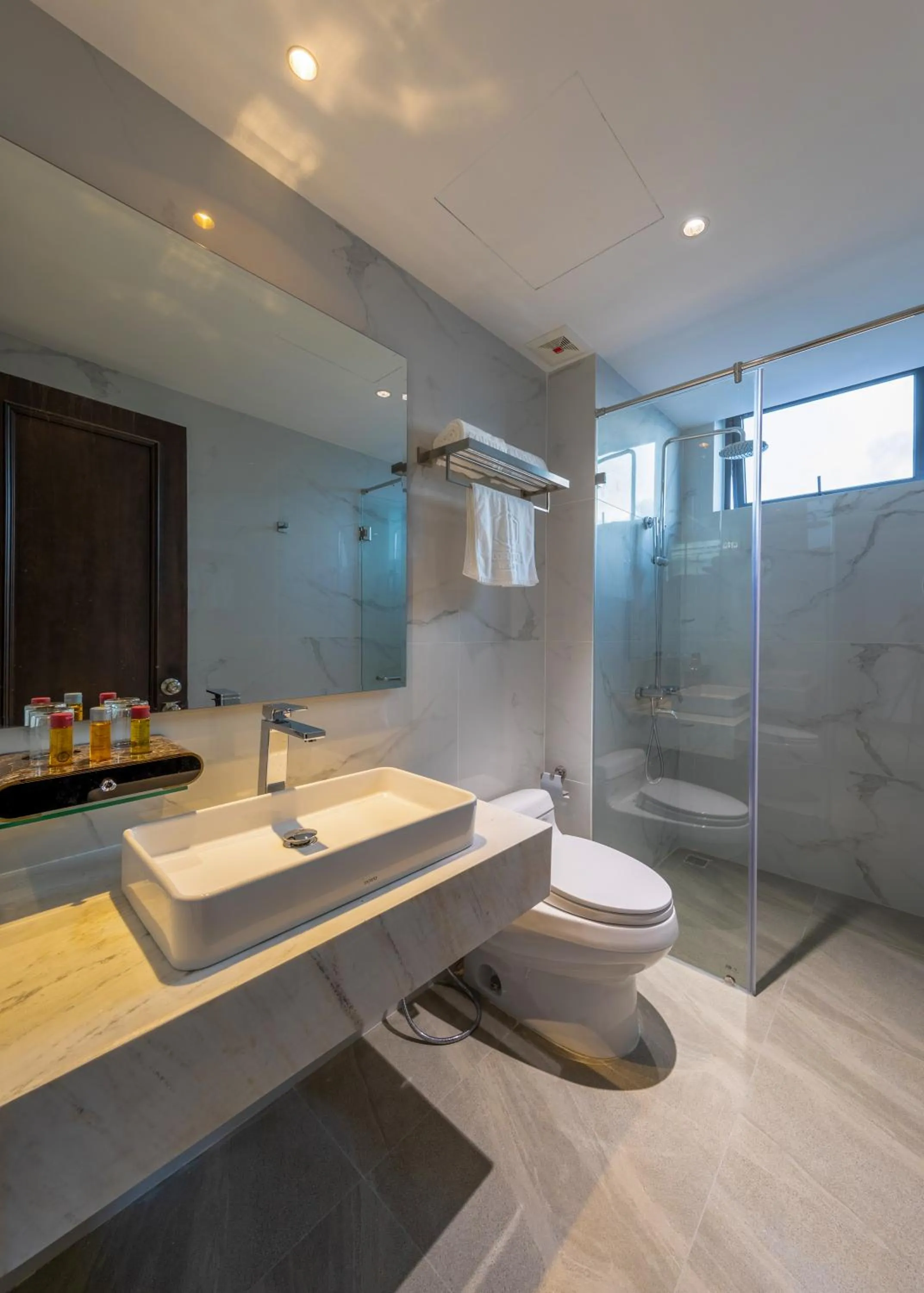 Shower in Cordial Grand Hotel Da Nang Beach - Infinity Rooftop Pool