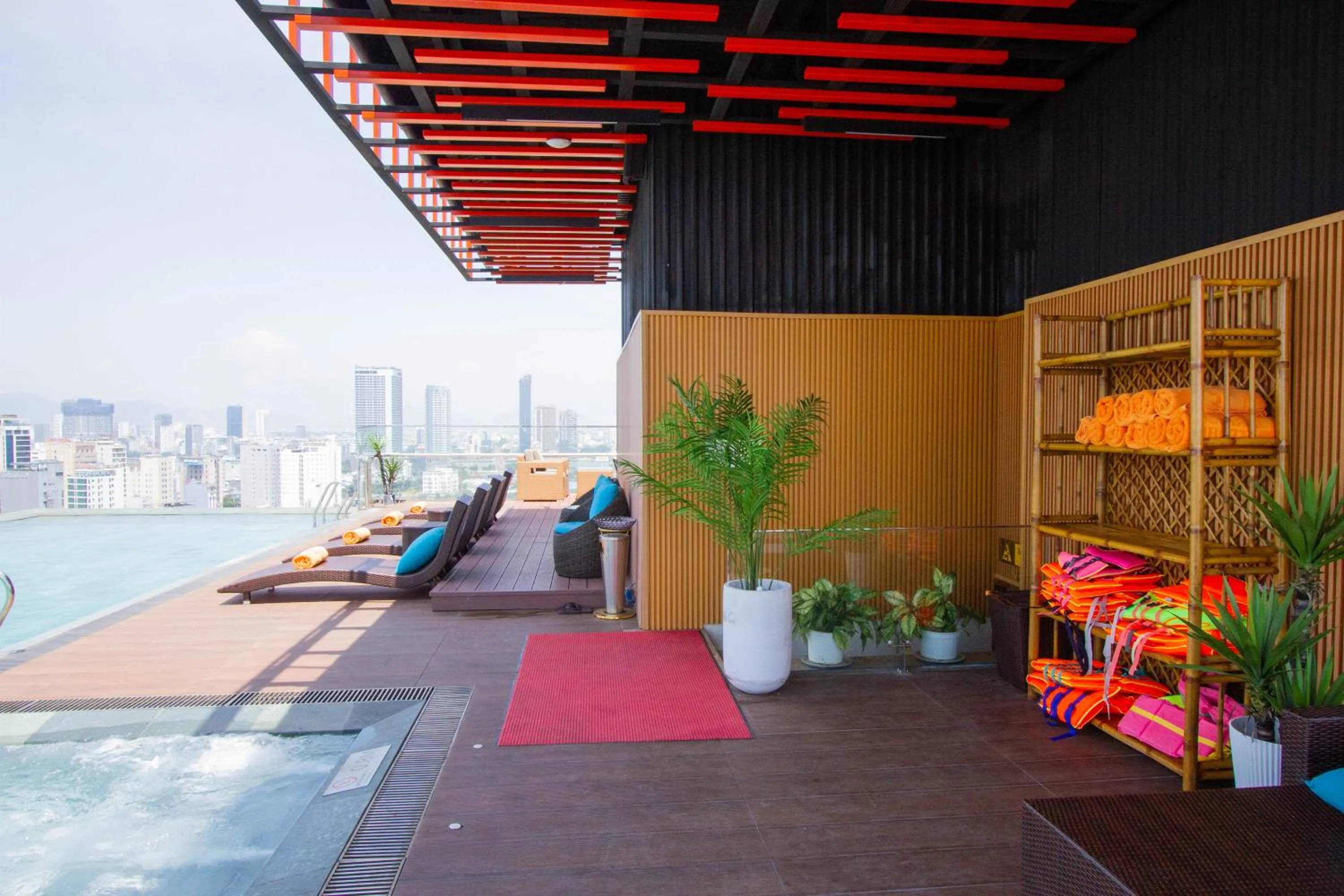 Day in Cordial Grand Hotel Da Nang Beach - Infinity Rooftop Pool