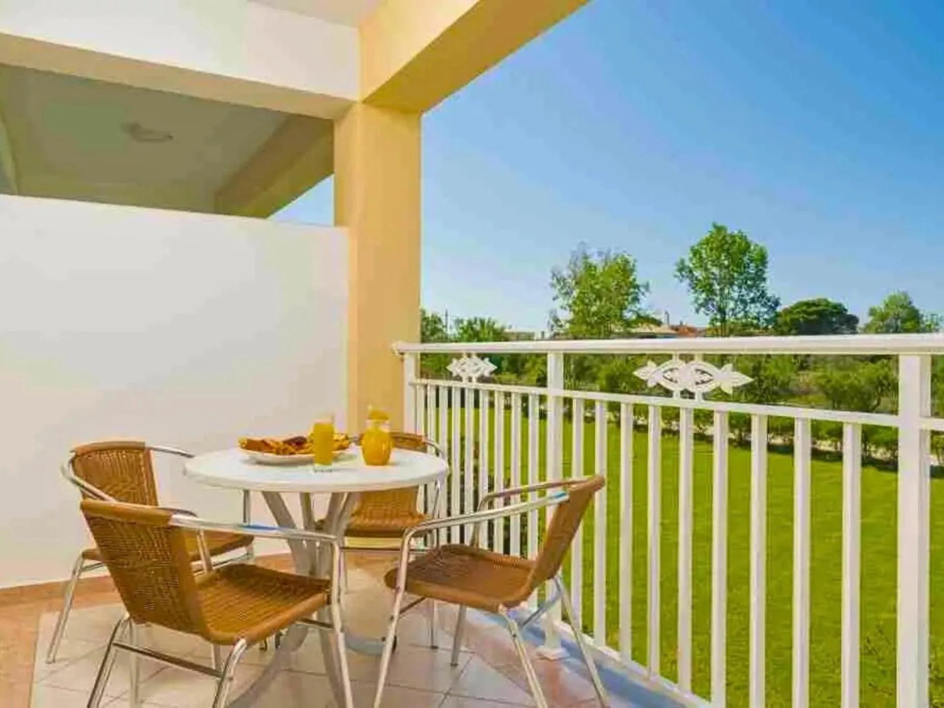 Patio in Manousis ApartHotel