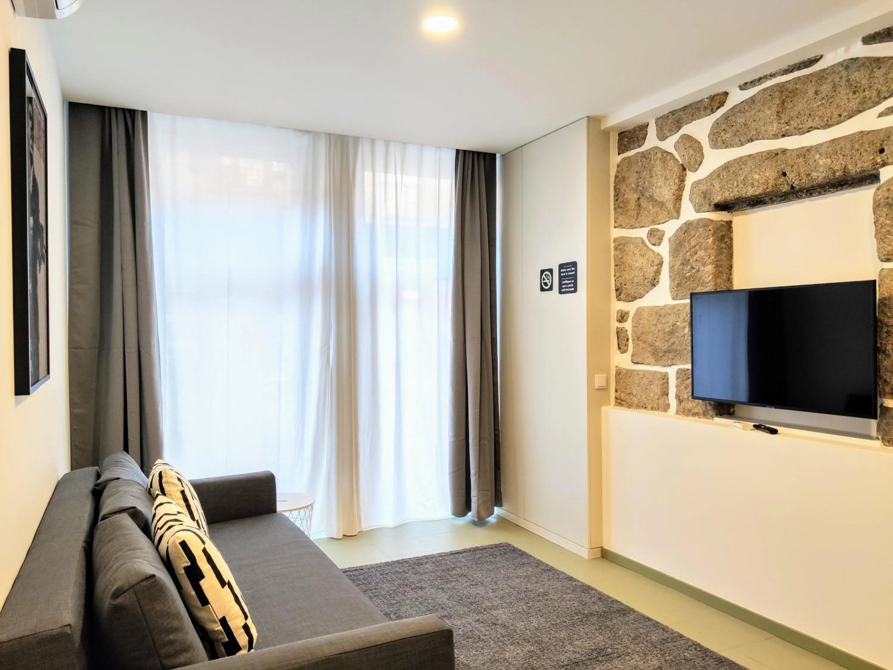 TV and multimedia in Bombarda Cinema Apartments