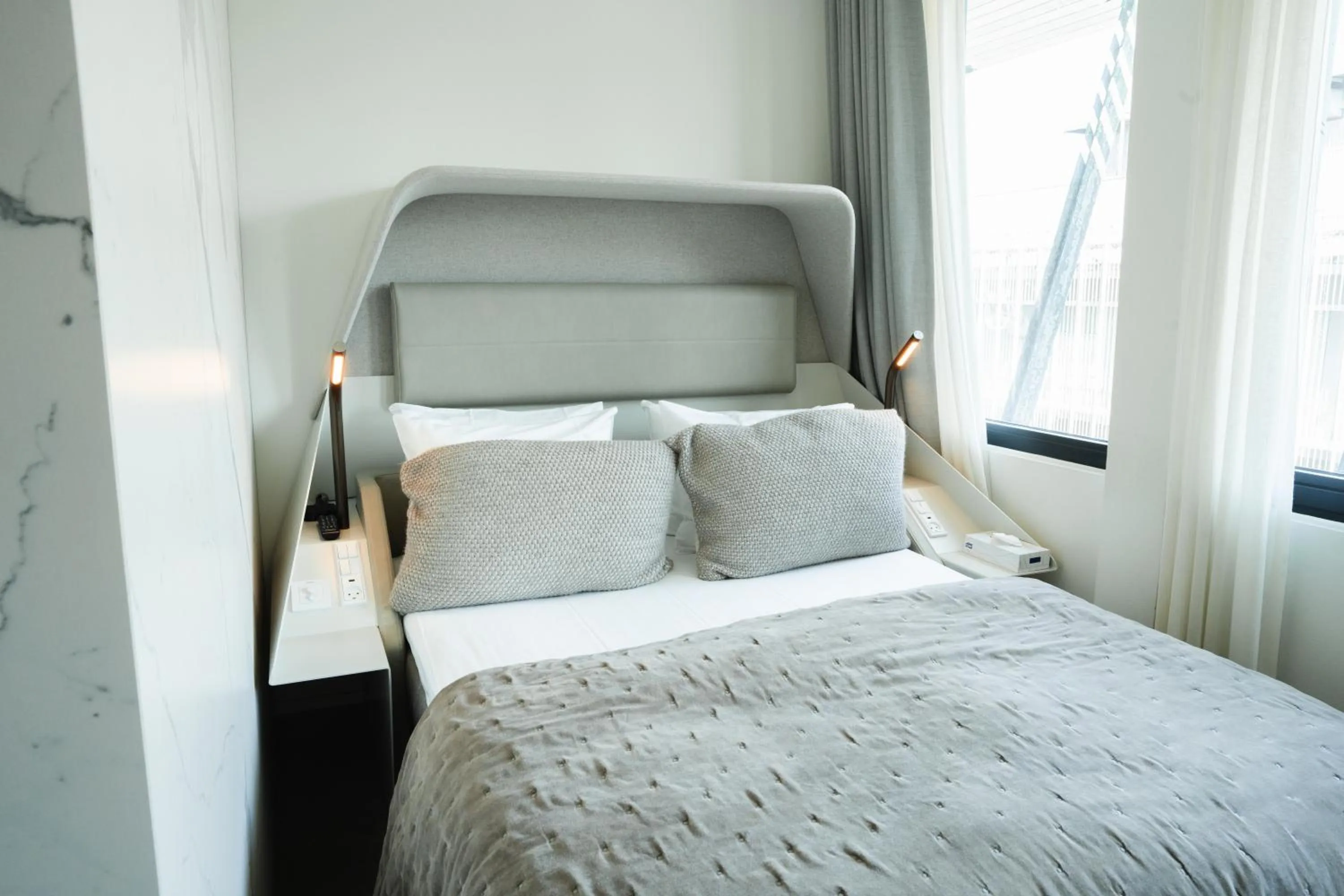 Bed in the Socialist, a Tribute Portfolio Hotel