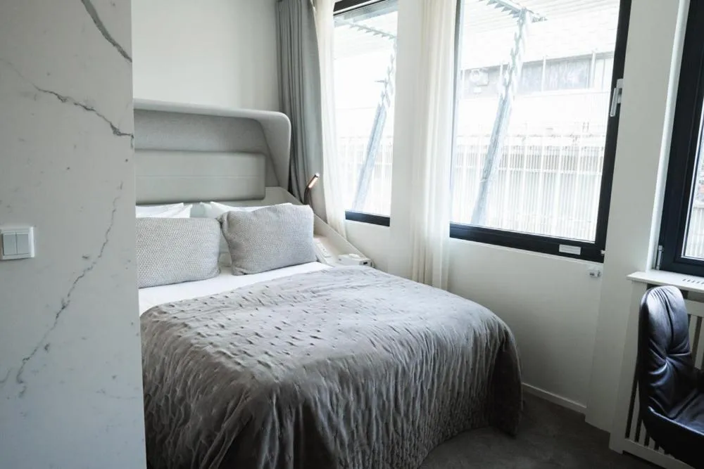 Bed in the Socialist, a Tribute Portfolio Hotel