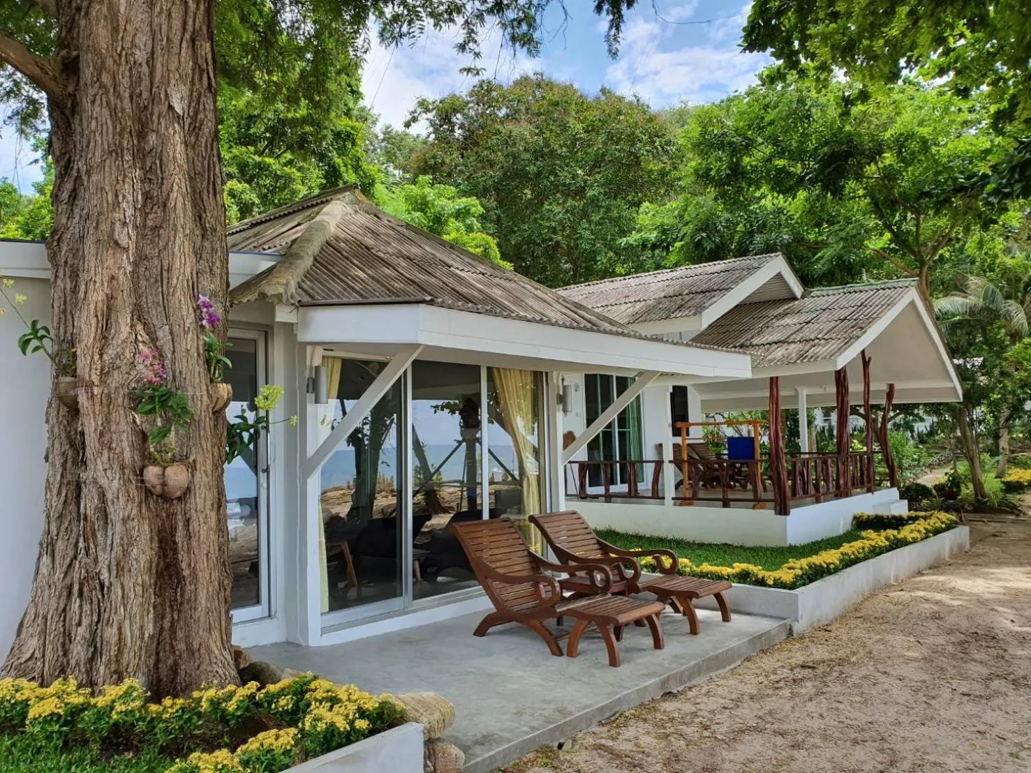 Patio in Blue Bay Bungalow