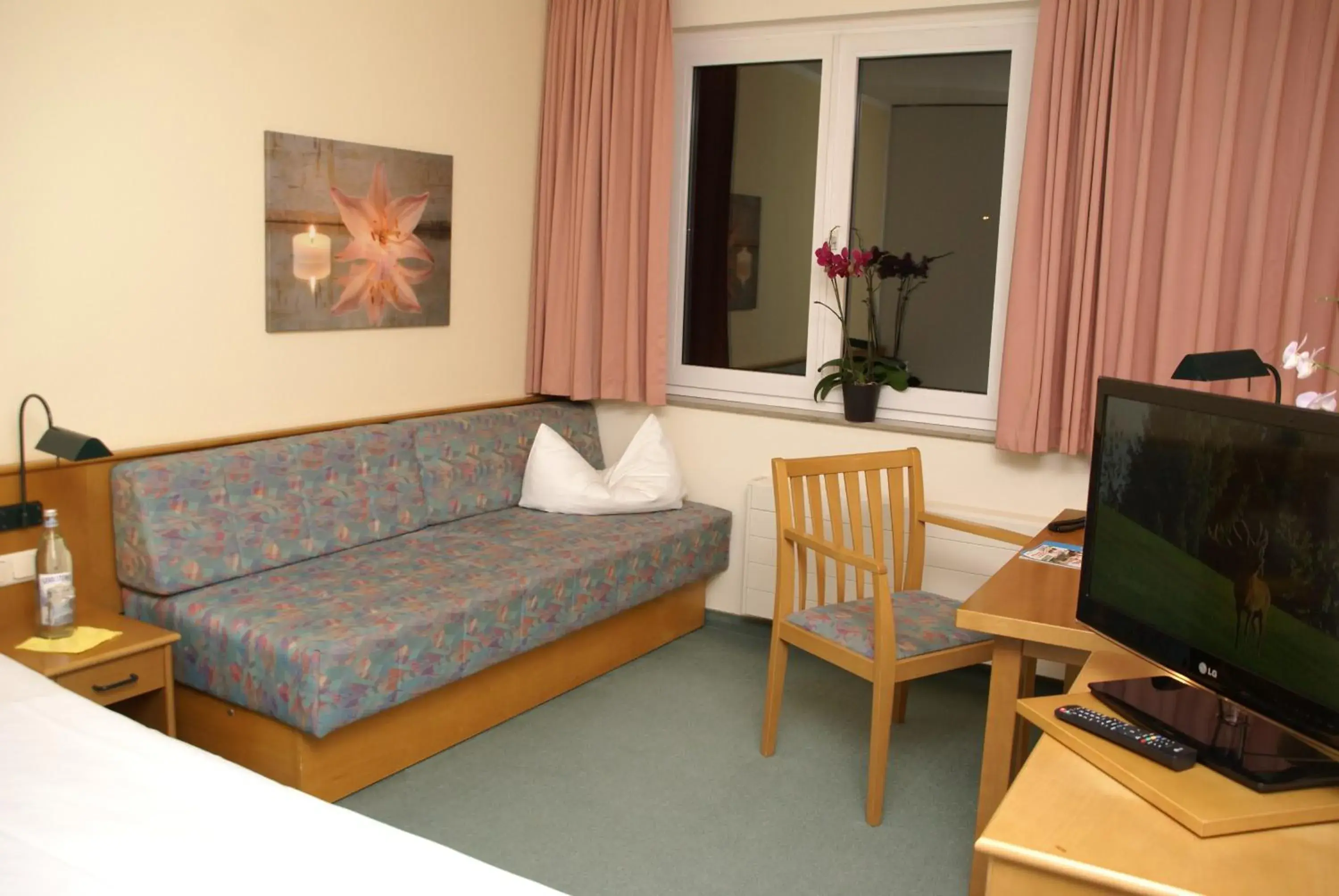 Basic Double Room in Apart Hotel Gera Basic Double Room in Apart Hotel Gera
