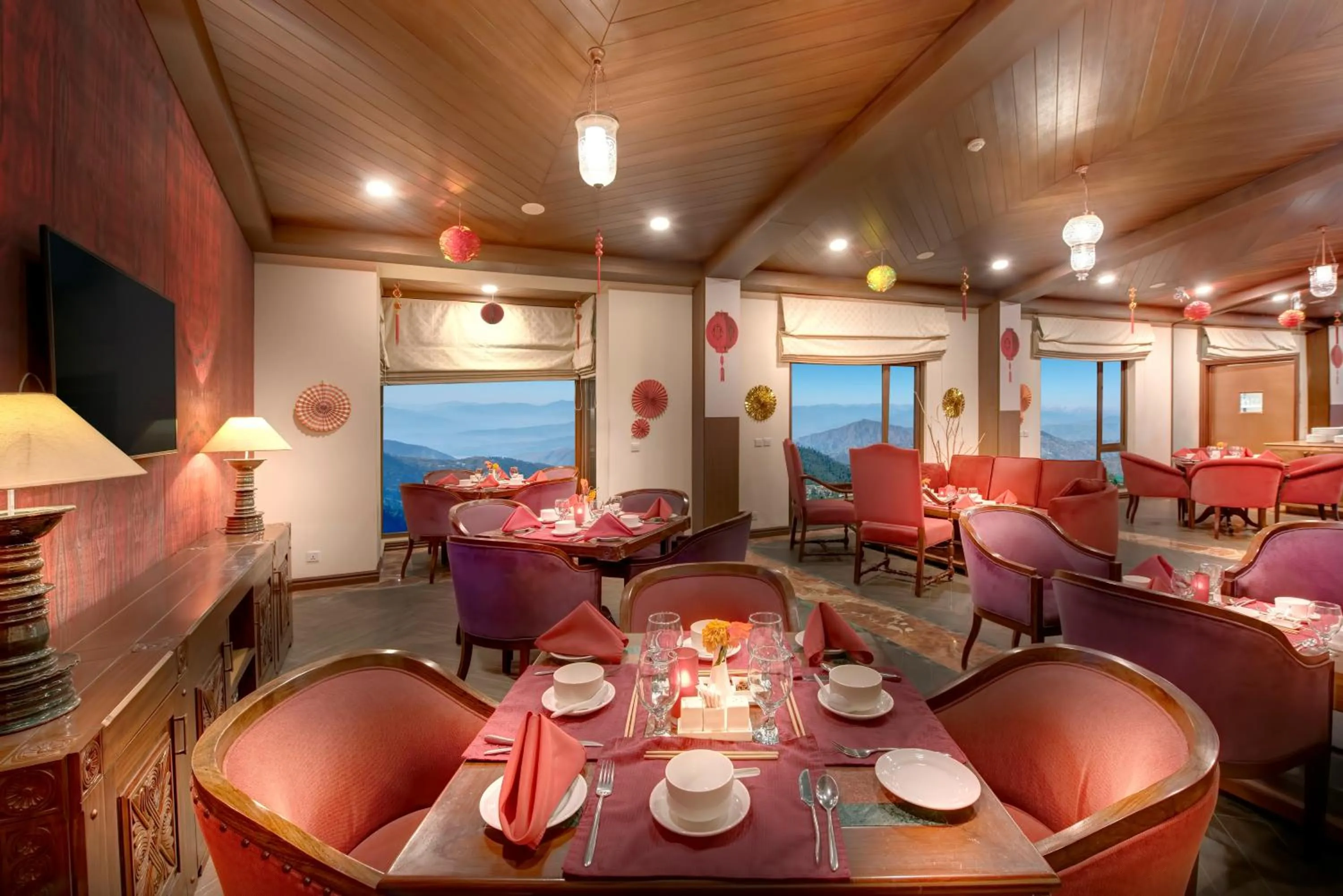 Restaurant/places to eat in Pearl Continental Hotel Malam Jabba