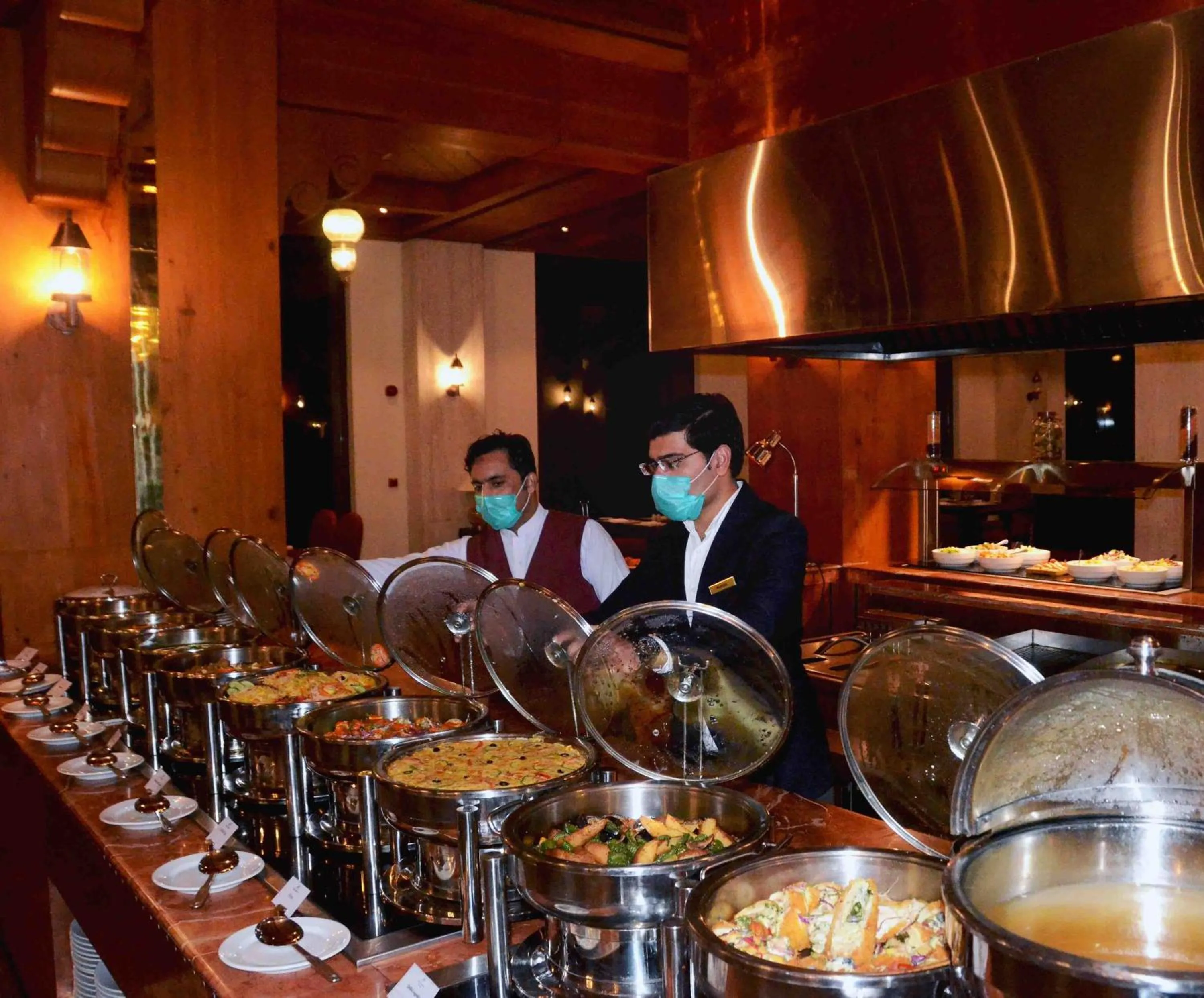 Restaurant/places to eat in Pearl Continental Hotel Malam Jabba