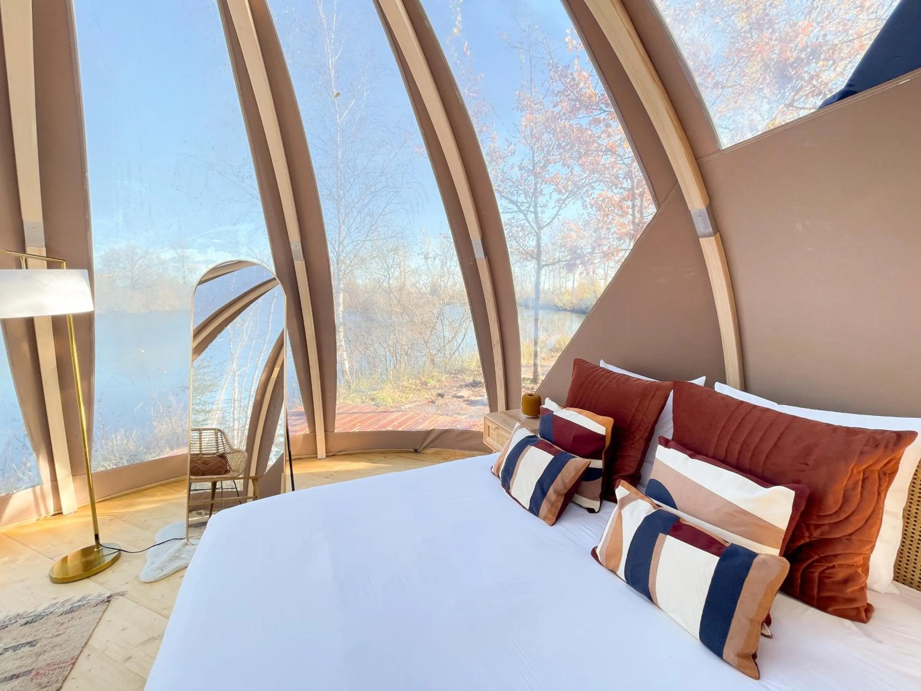 Photo of the whole room, Bed in Les Etangs de la Bassée