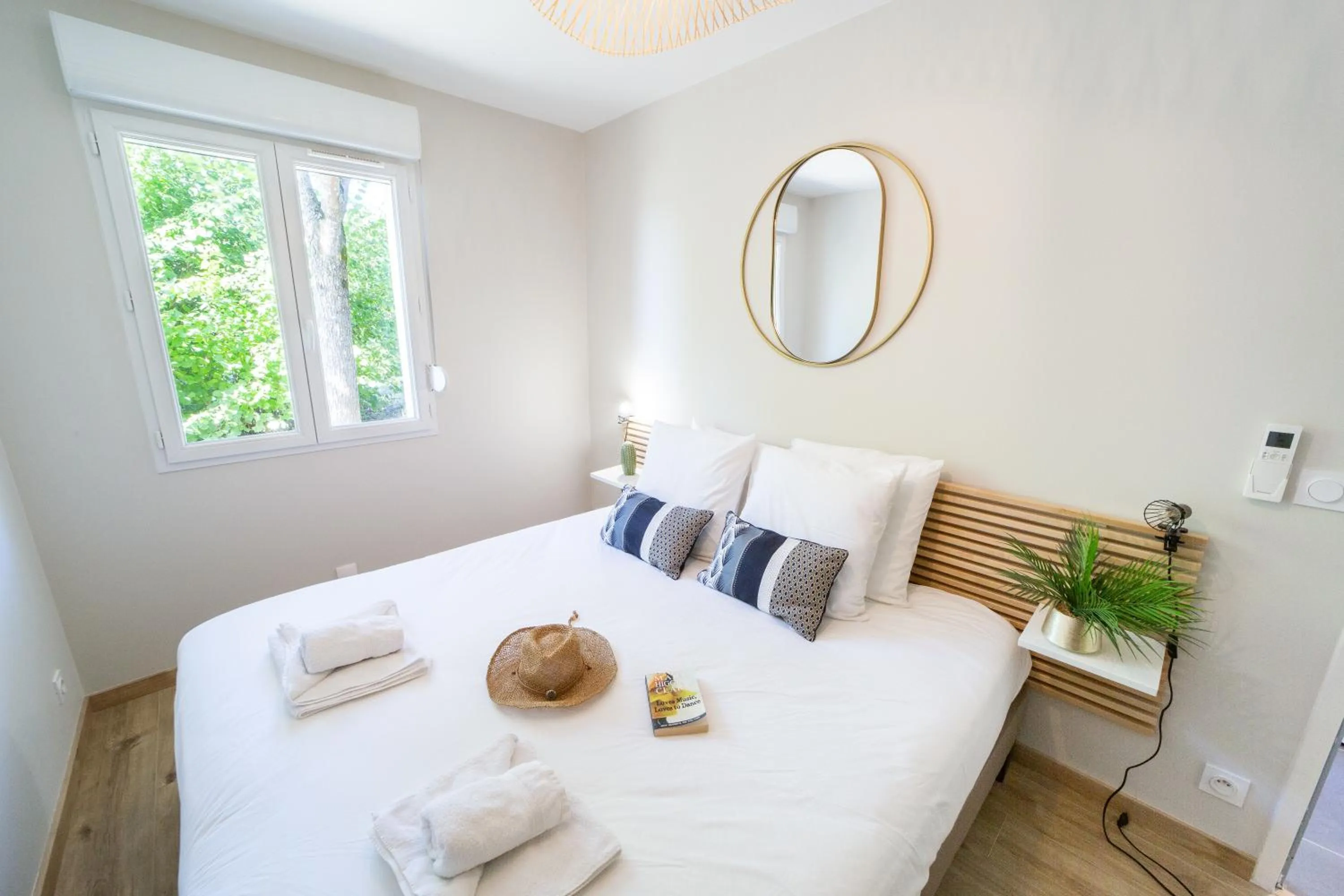 Bedroom, Bed in Les Etangs de la Bassée