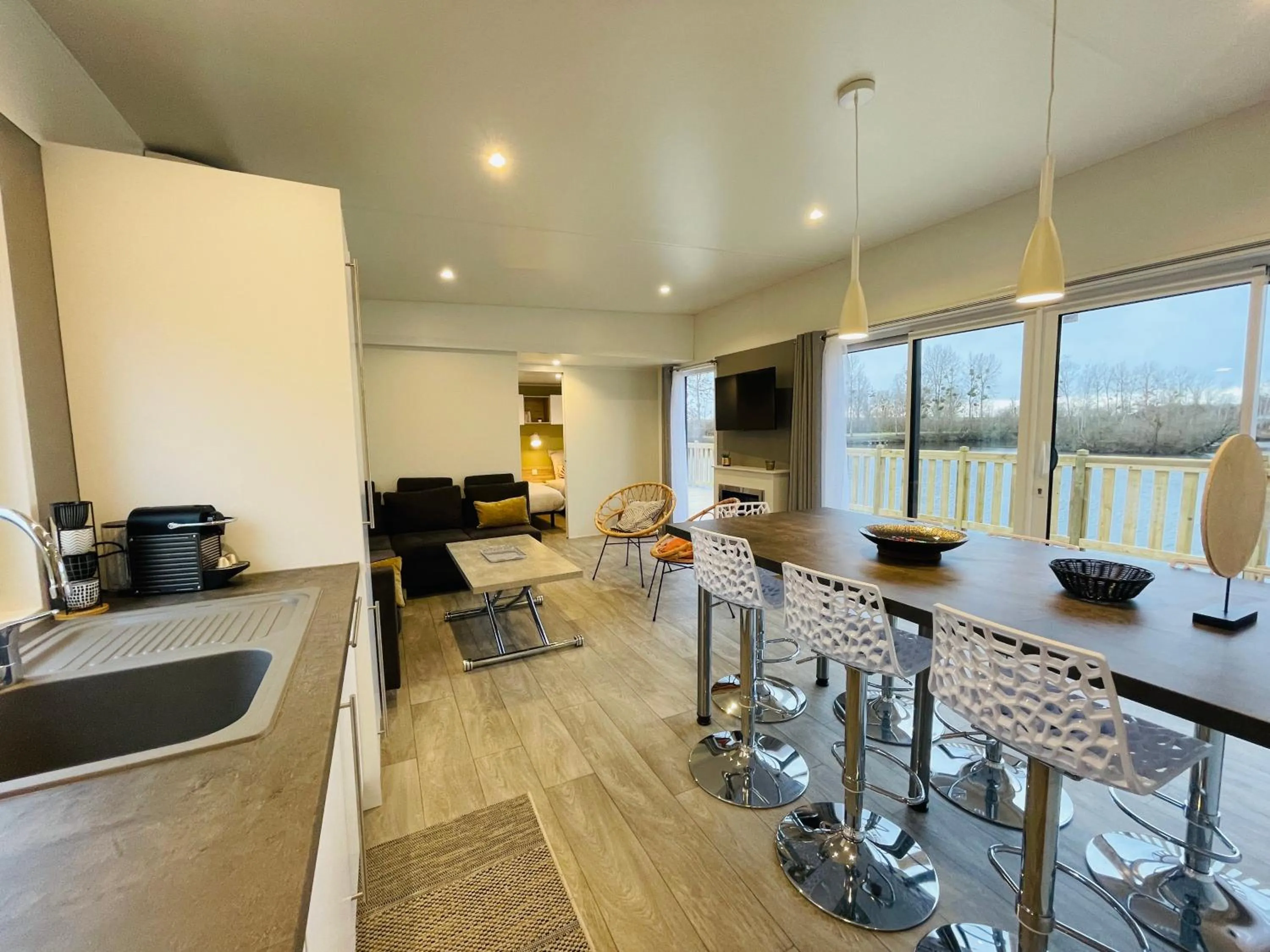 Communal lounge/ TV room in Les Etangs de la Bassée