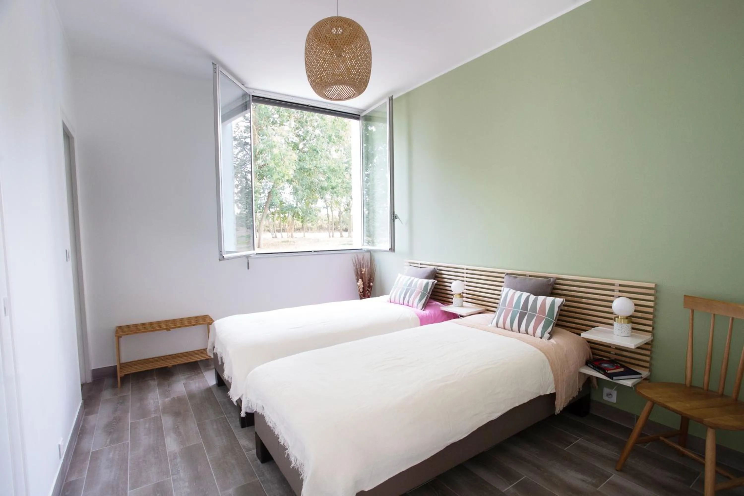 Photo of the whole room, Bed in Les Etangs de la Bassée