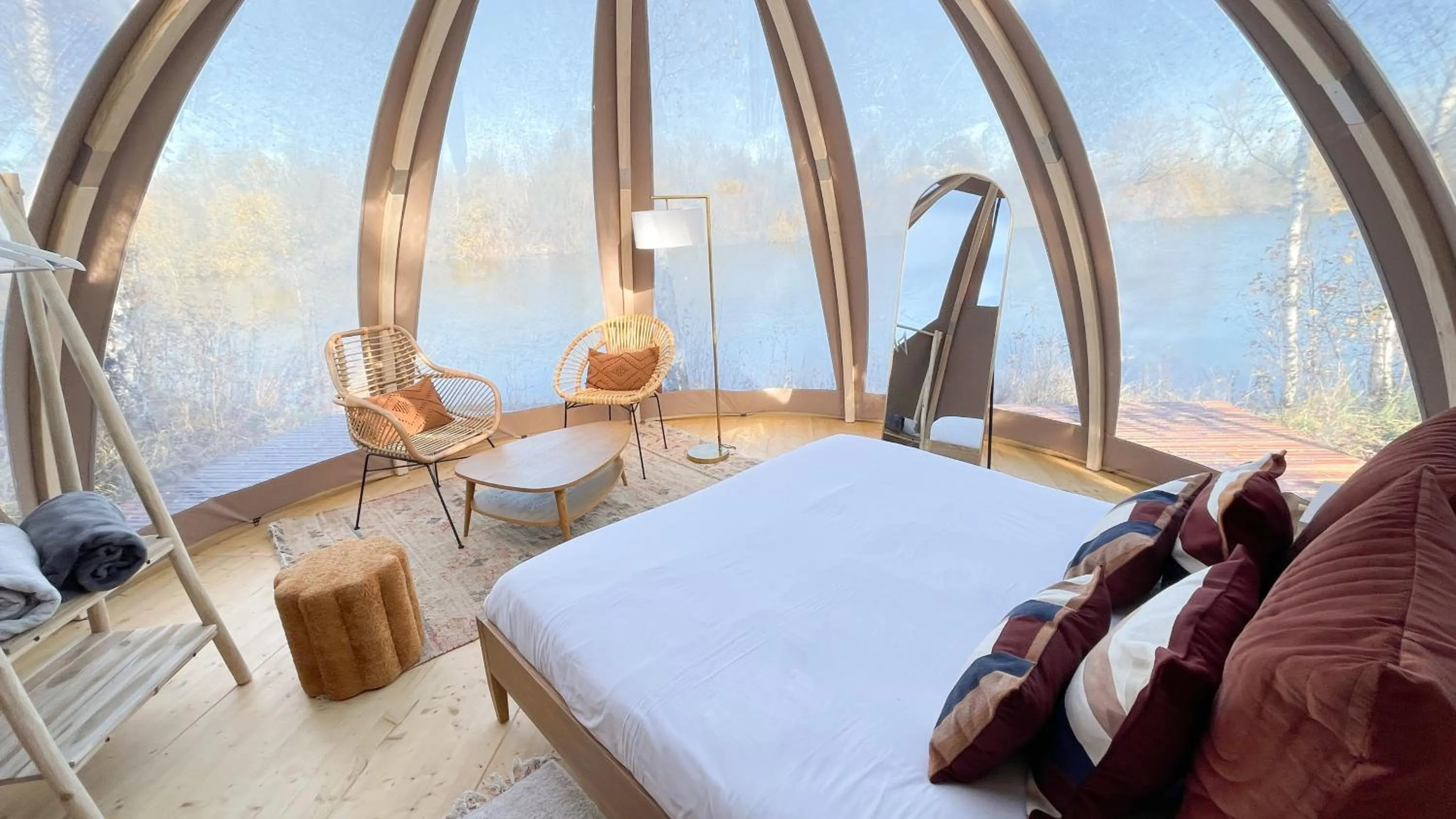 Photo of the whole room, Bed in Les Etangs de la Bassée