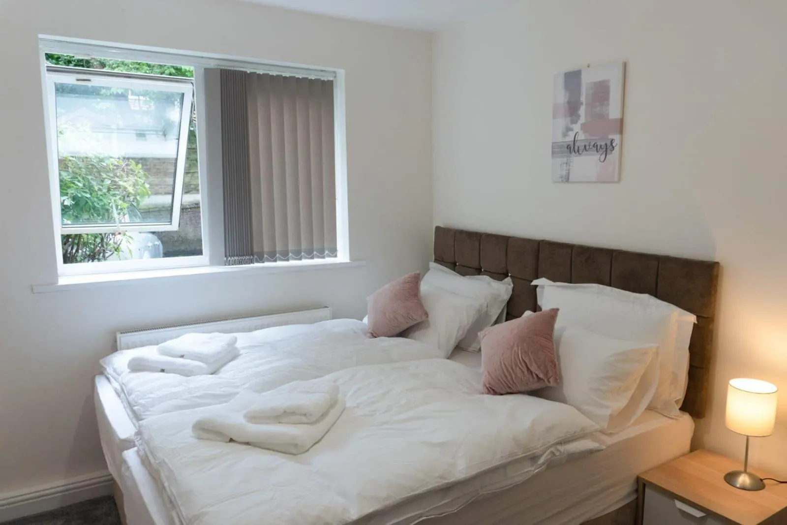 Gorgeous ground floor apartment + free parking