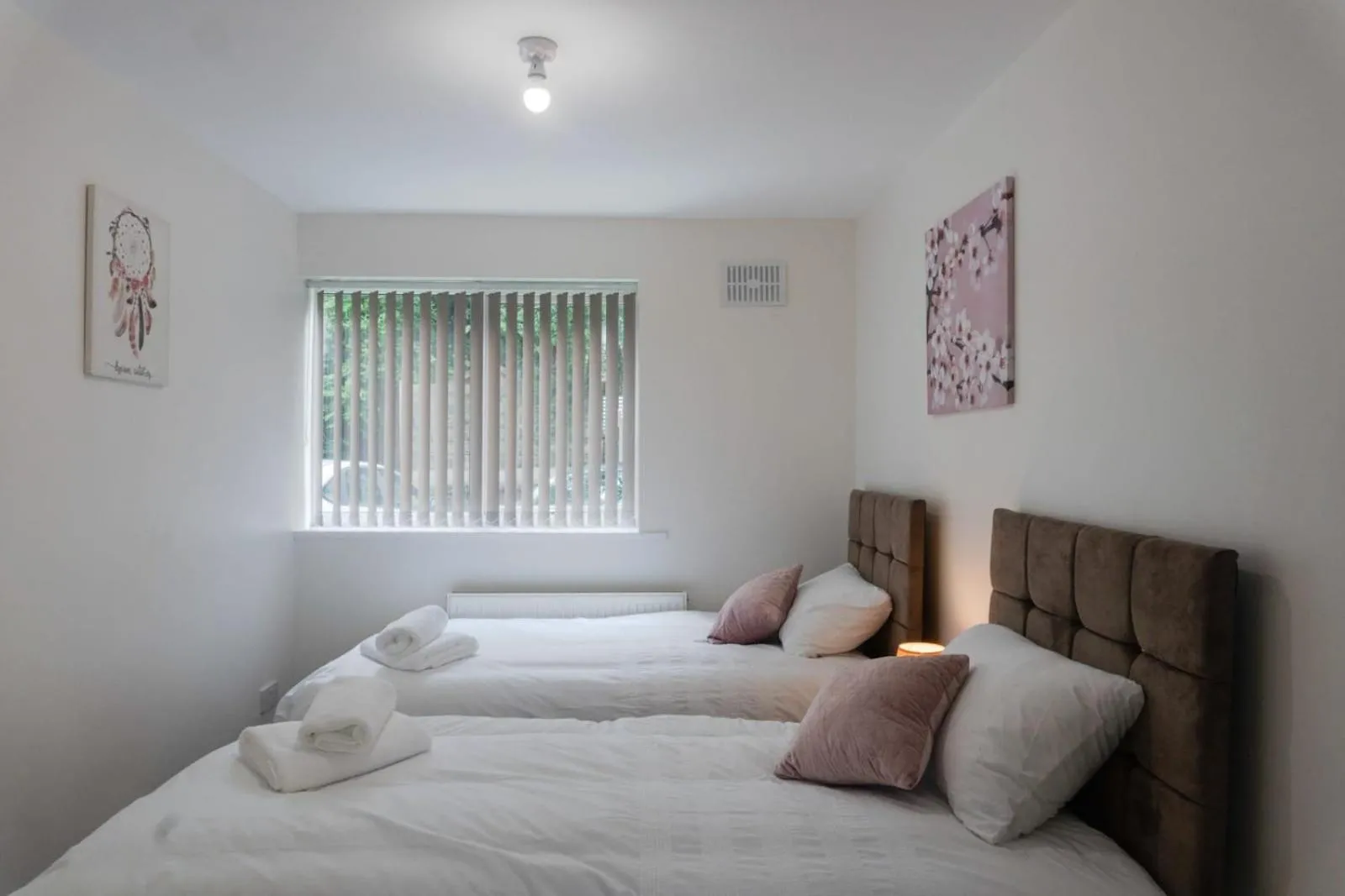 Gorgeous ground floor apartment + free parking