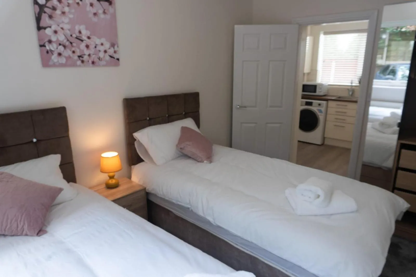 Gorgeous ground floor apartment + free parking