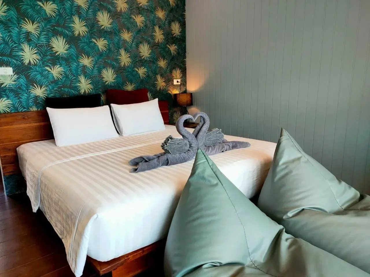 Deluxe Raft Room with mountain and river view in Rimwang The River Life Deluxe Raft Room with mountain and river view in Rimwang The River Life