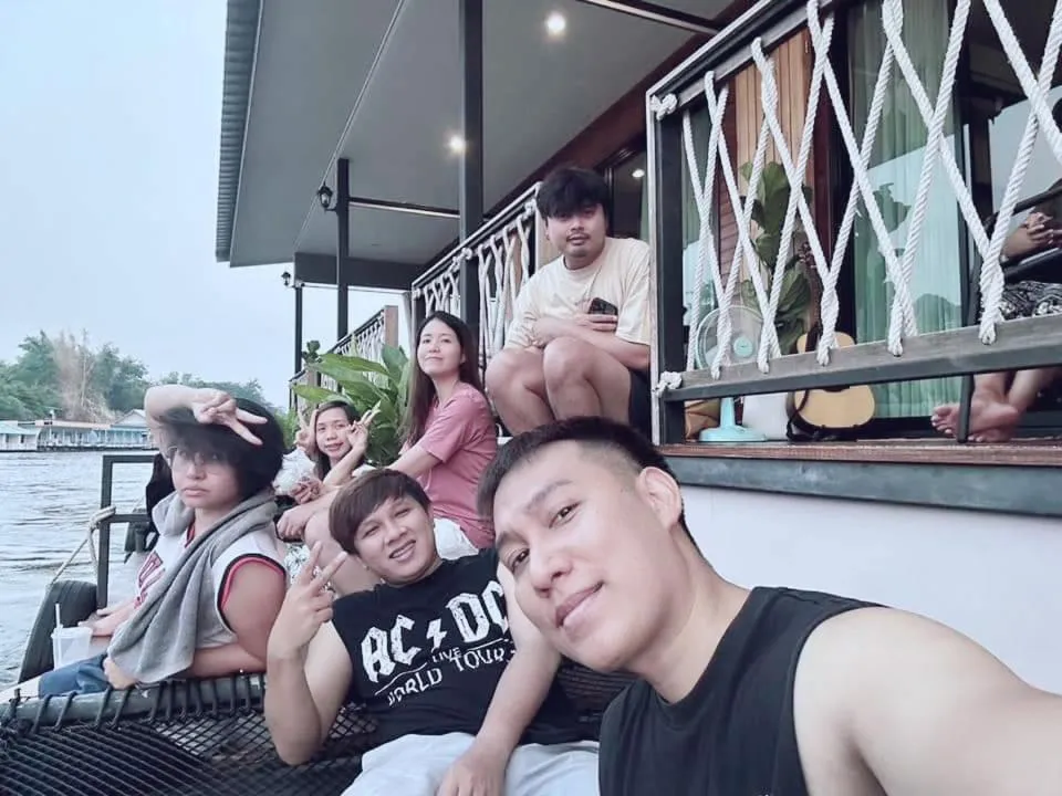 group of guests in Rimwang The River Life