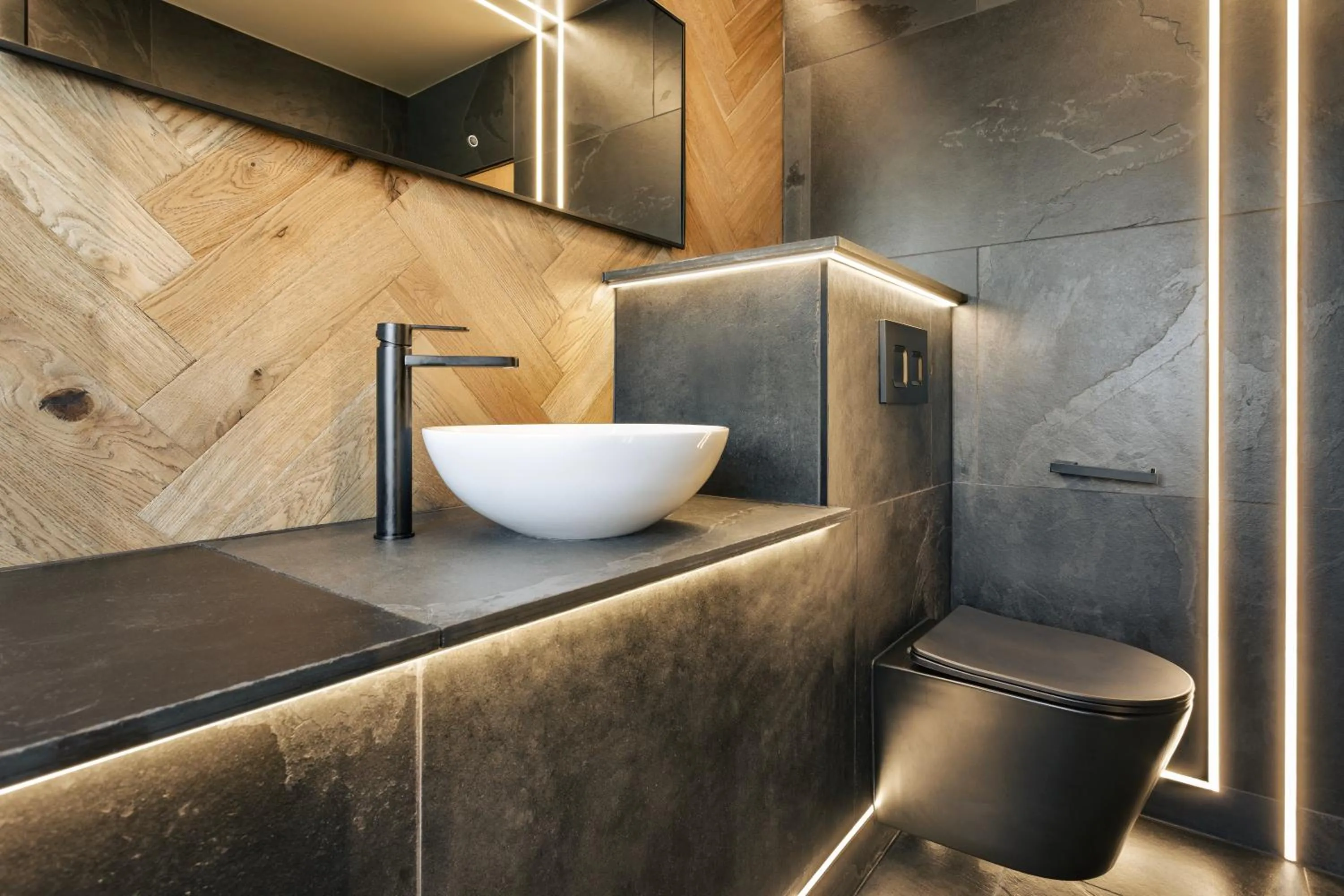 Toilet in Ellerthwaite Place X3 Bed House with Hot Tub in Central Windermere - Ridgestone