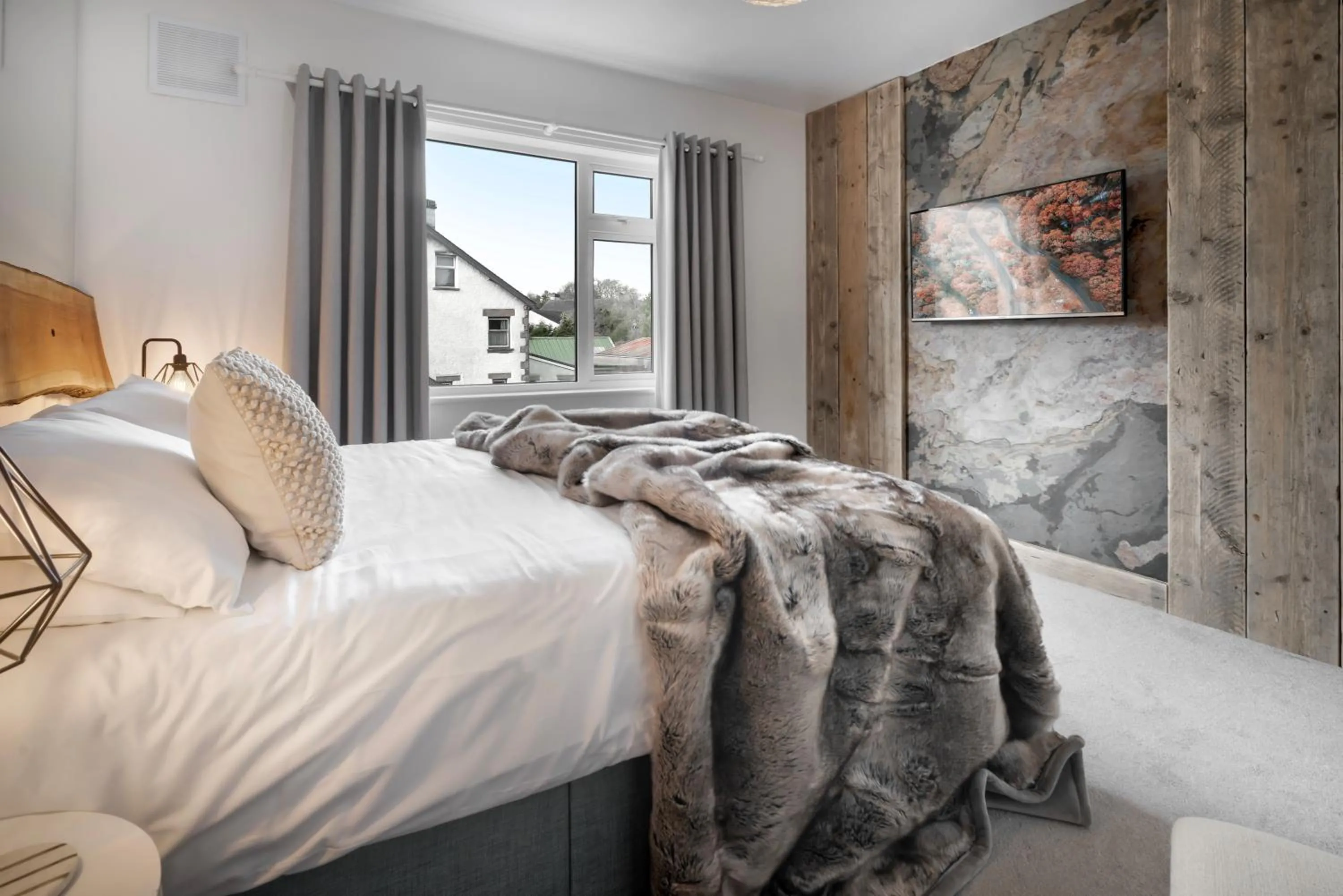 TV and multimedia, Bed in Ellerthwaite Place X3 Bed House with Hot Tub in Central Windermere - Ridgestone