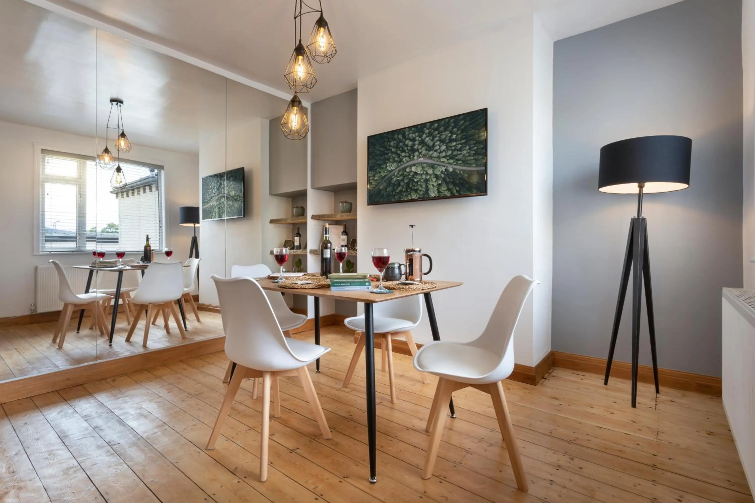 TV and multimedia in Ellerthwaite Place X3 Bed House with Hot Tub in Central Windermere - Ridgestone