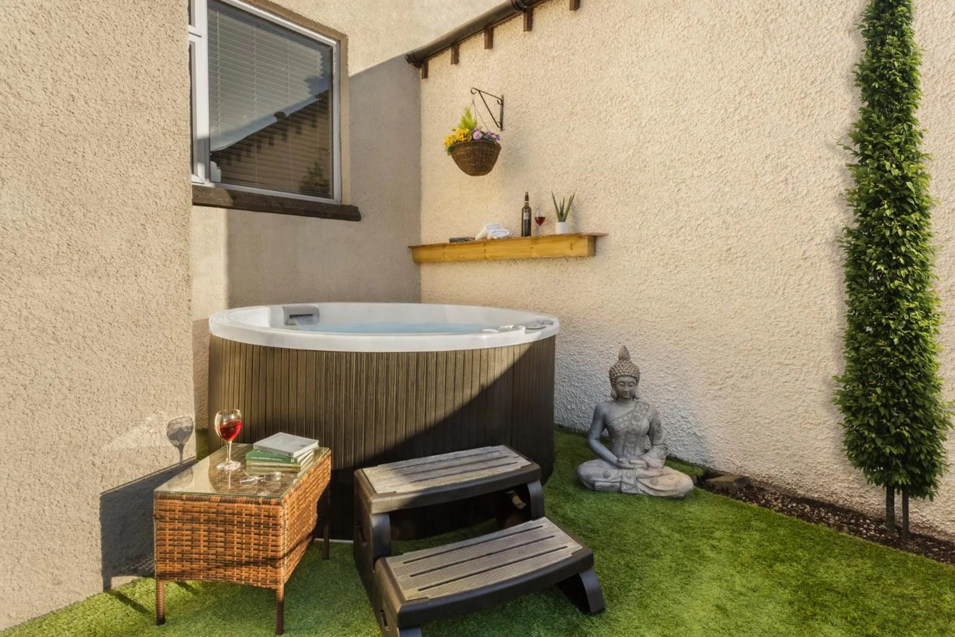 Garden in Ellerthwaite Place X3 Bed House with Hot Tub in Central Windermere - Ridgestone